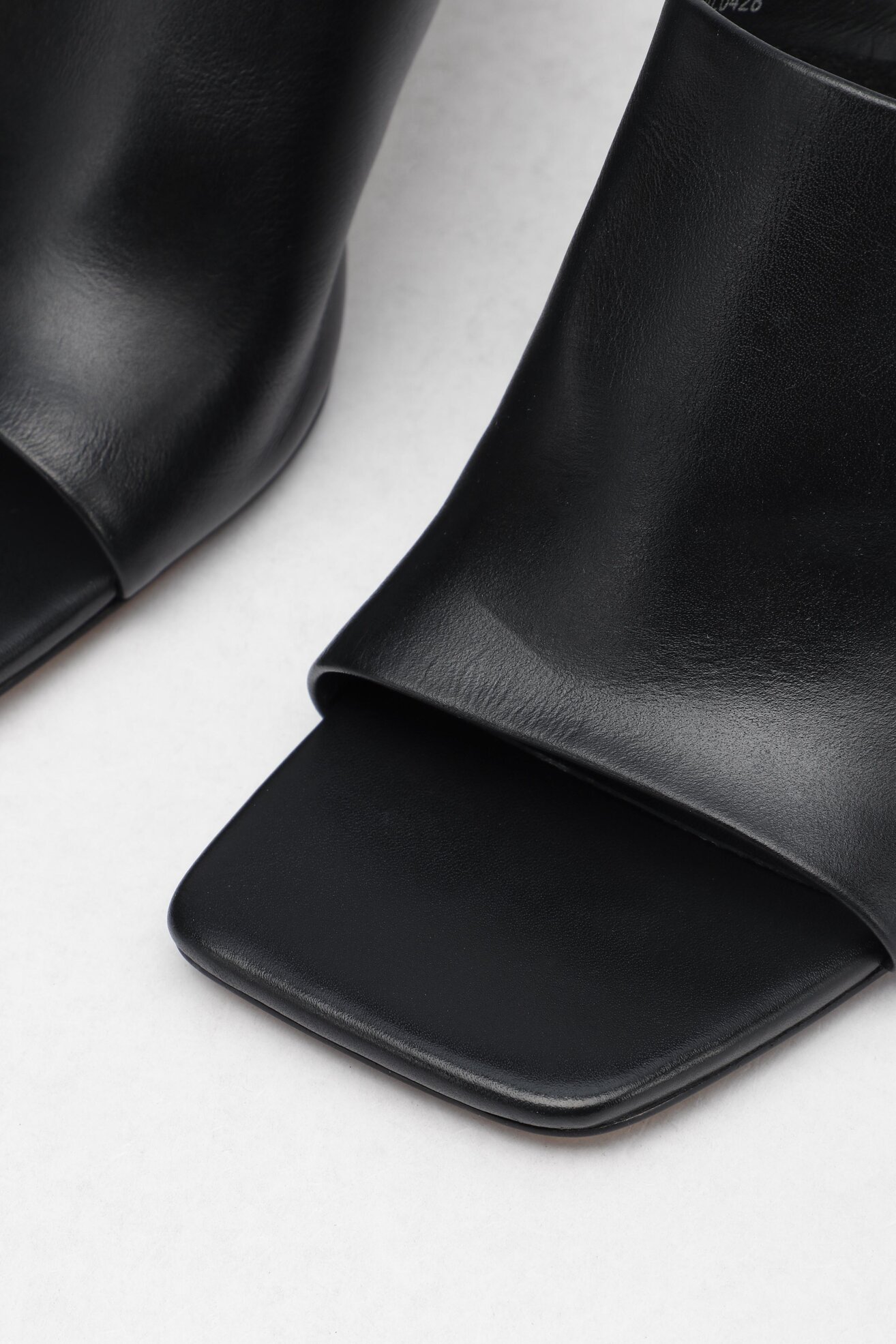 Klapki Gino Rossi 120AL0428 Czarny