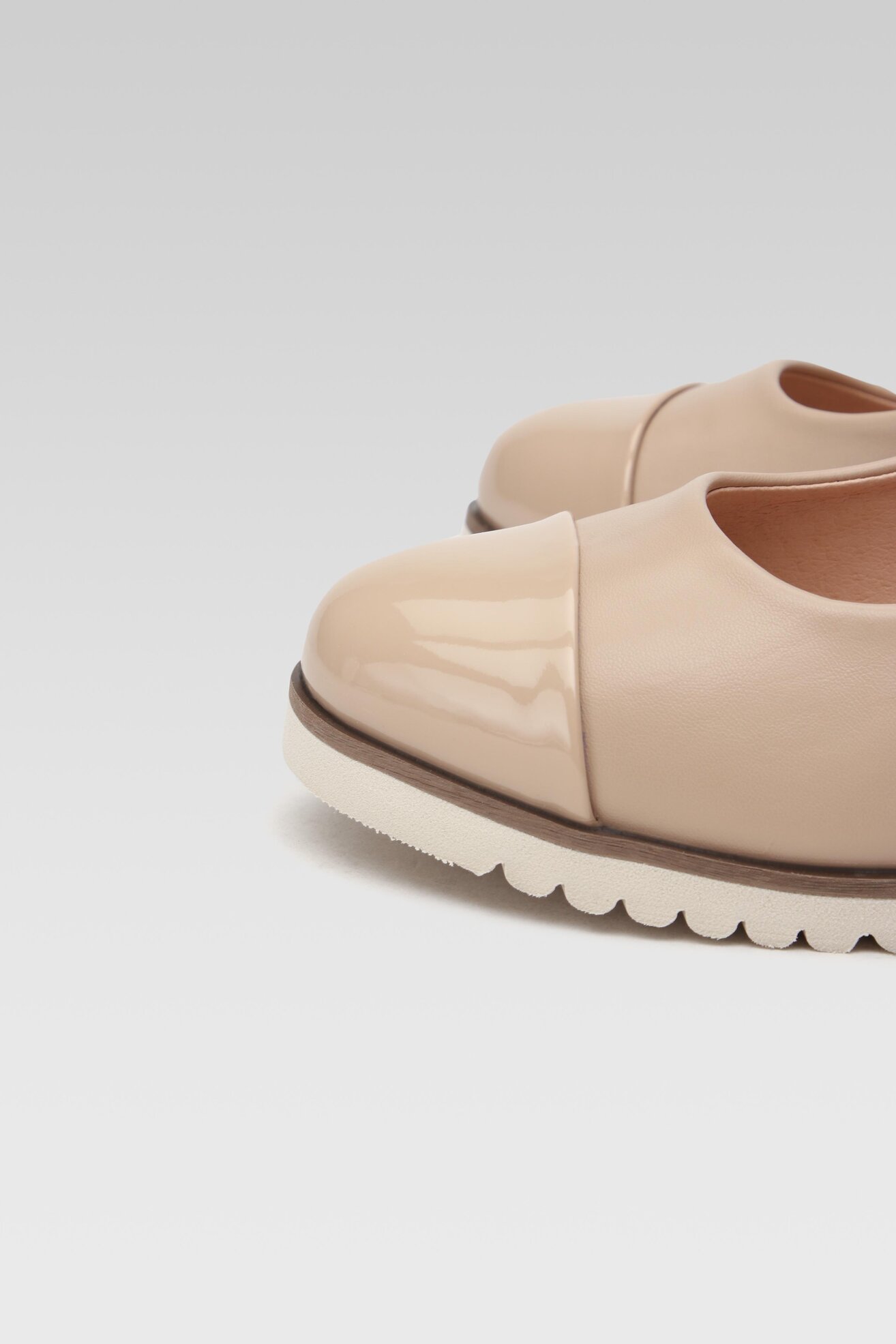 Félcipő Clara Barson WYL3396-2 BÉZS