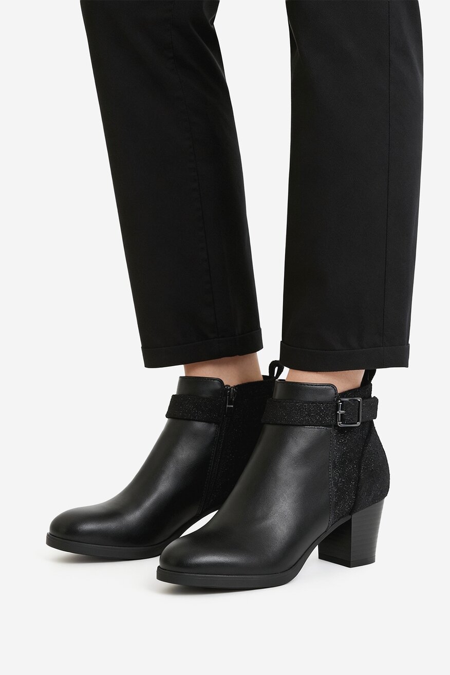 
                        Botki Clara Barson CEO-RE23F506-1 Czarny - 5906751401583