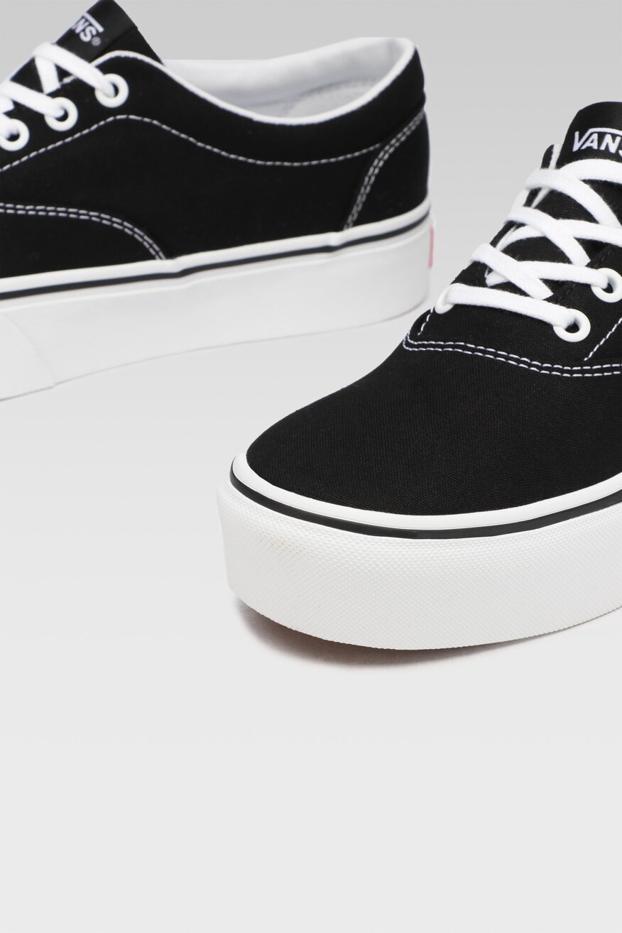 
                Vans - Trampki czarne sznurowane - 5903698701172