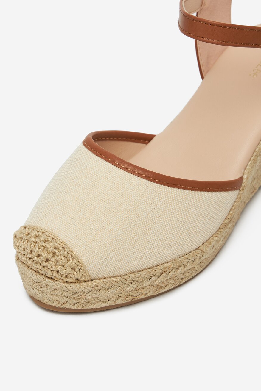 
                DeeZee - Espadryle na koturnie - 5906751130162