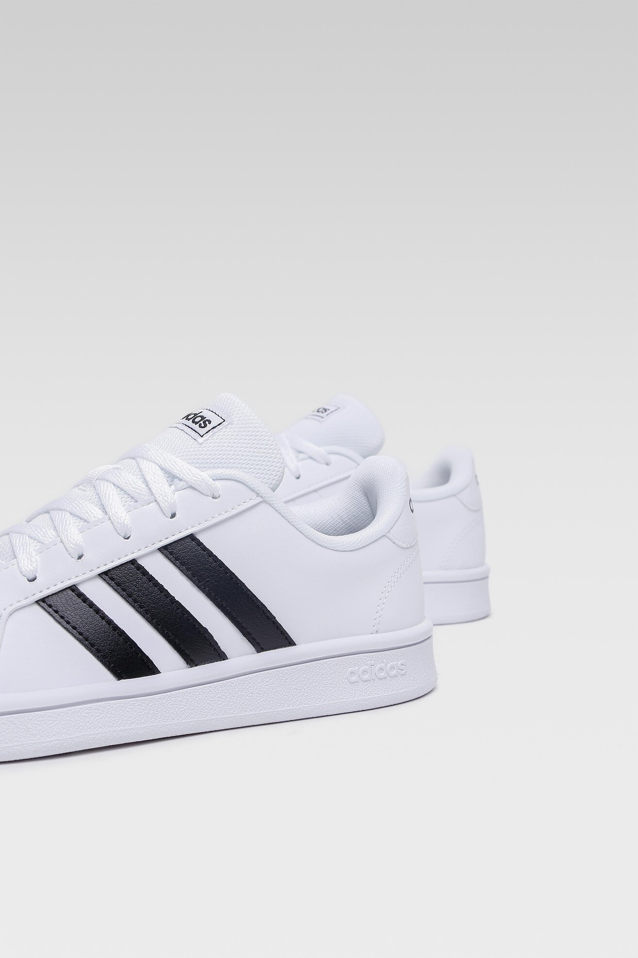 Obuwie sportowe adidas GRAND COURT BASE EE7968 Biały