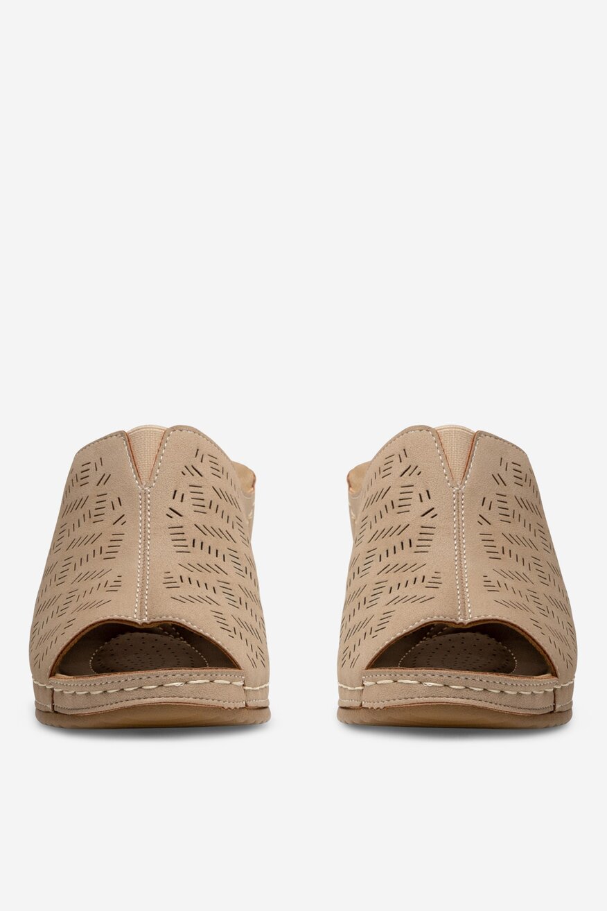 
                Шльопанець Clara Barson БЕЖЕВИЙ - 5905588643432