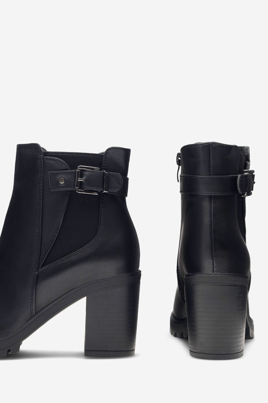 
                Kratke čizme Clara Barson CRNA - 5905588740490