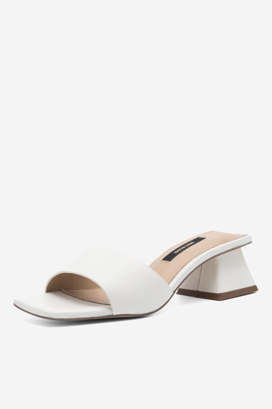 
                Gino Rossi - Skórzane klapki białe - 5904862796727