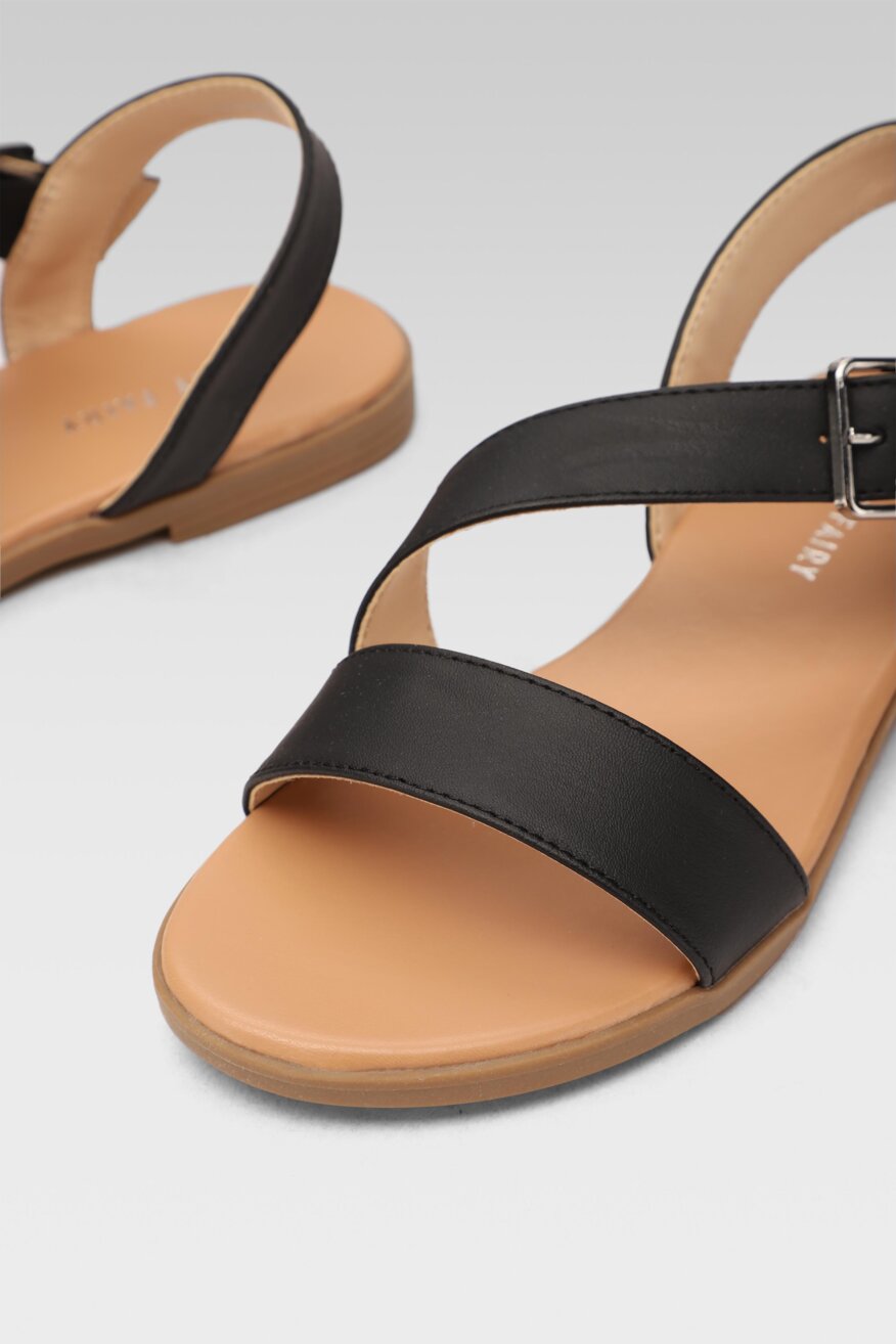 
                Jenny Fairy - Sandały czarne ze sprzączką - 5903698638829