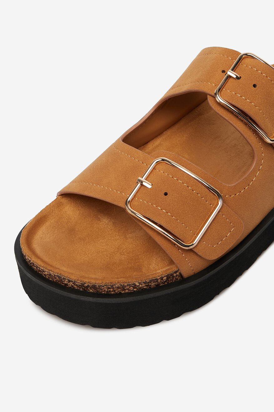 
                Шльопанець DeeZee ВЕРБЛЮЖИЙ - 5906751919408