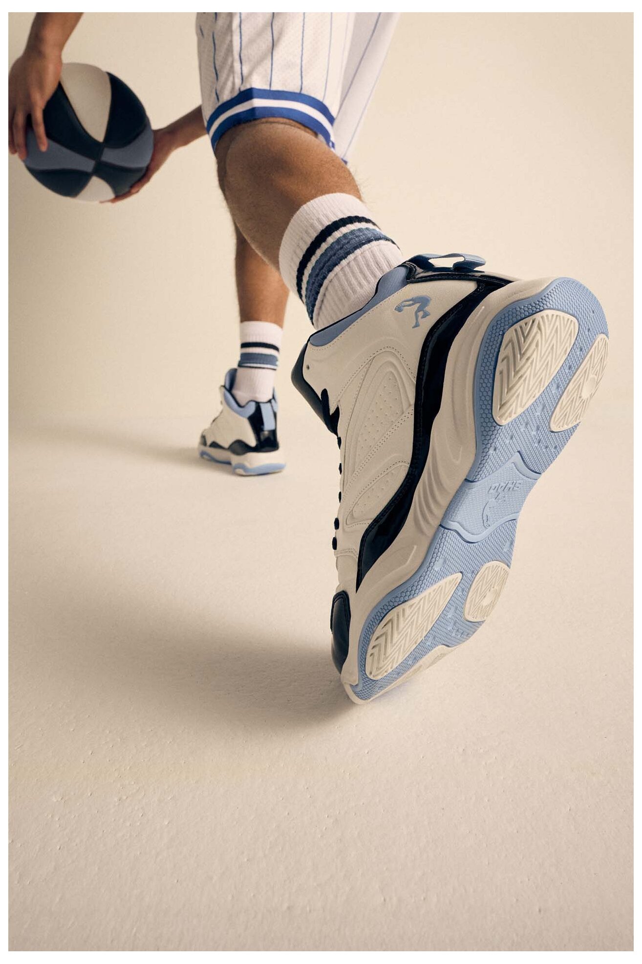 Obuwie sportowe SHAQ SHAQNOTIZE AQ95000M-WBL Biały