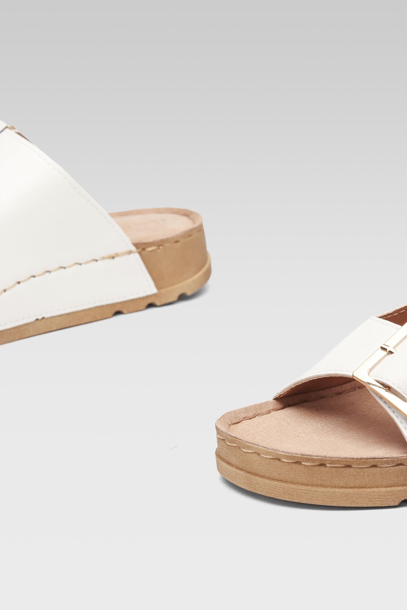 Klapki Clara Barson TOVAH WFA2371-1 Biały