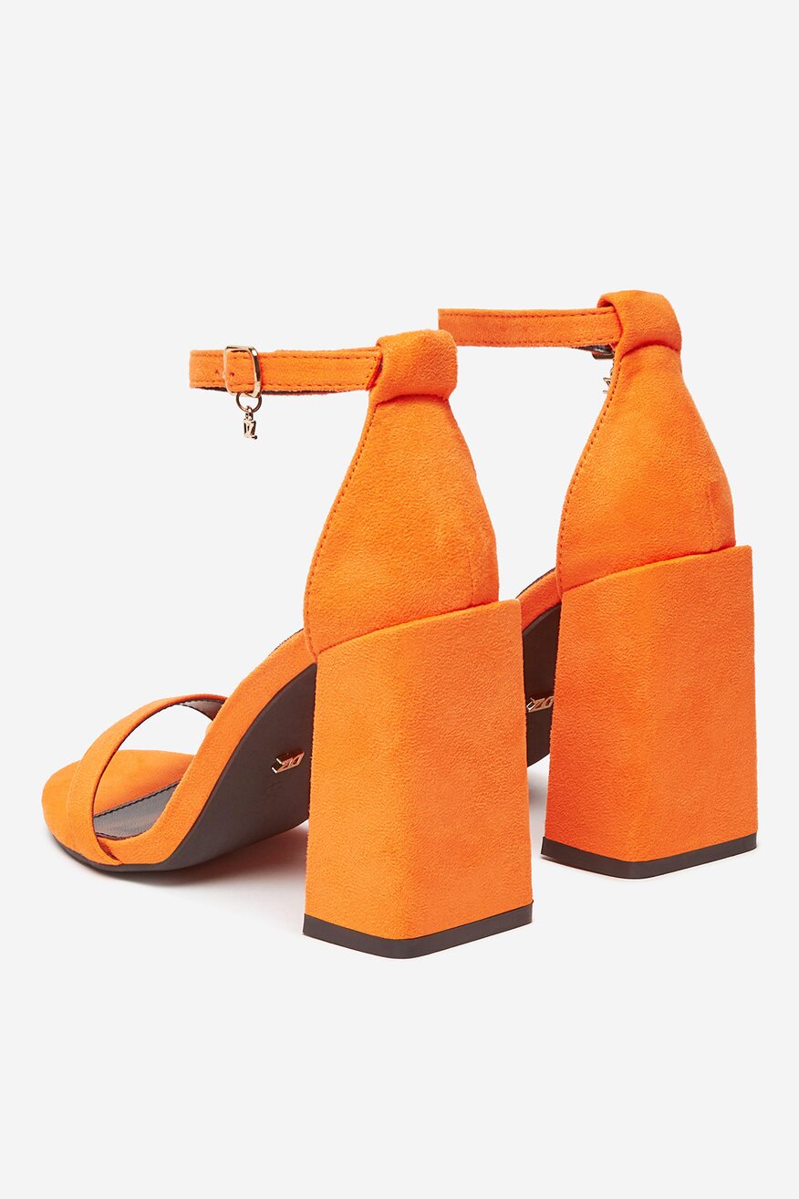 
                DeeZee - Sandały na słupku - 5906751109373