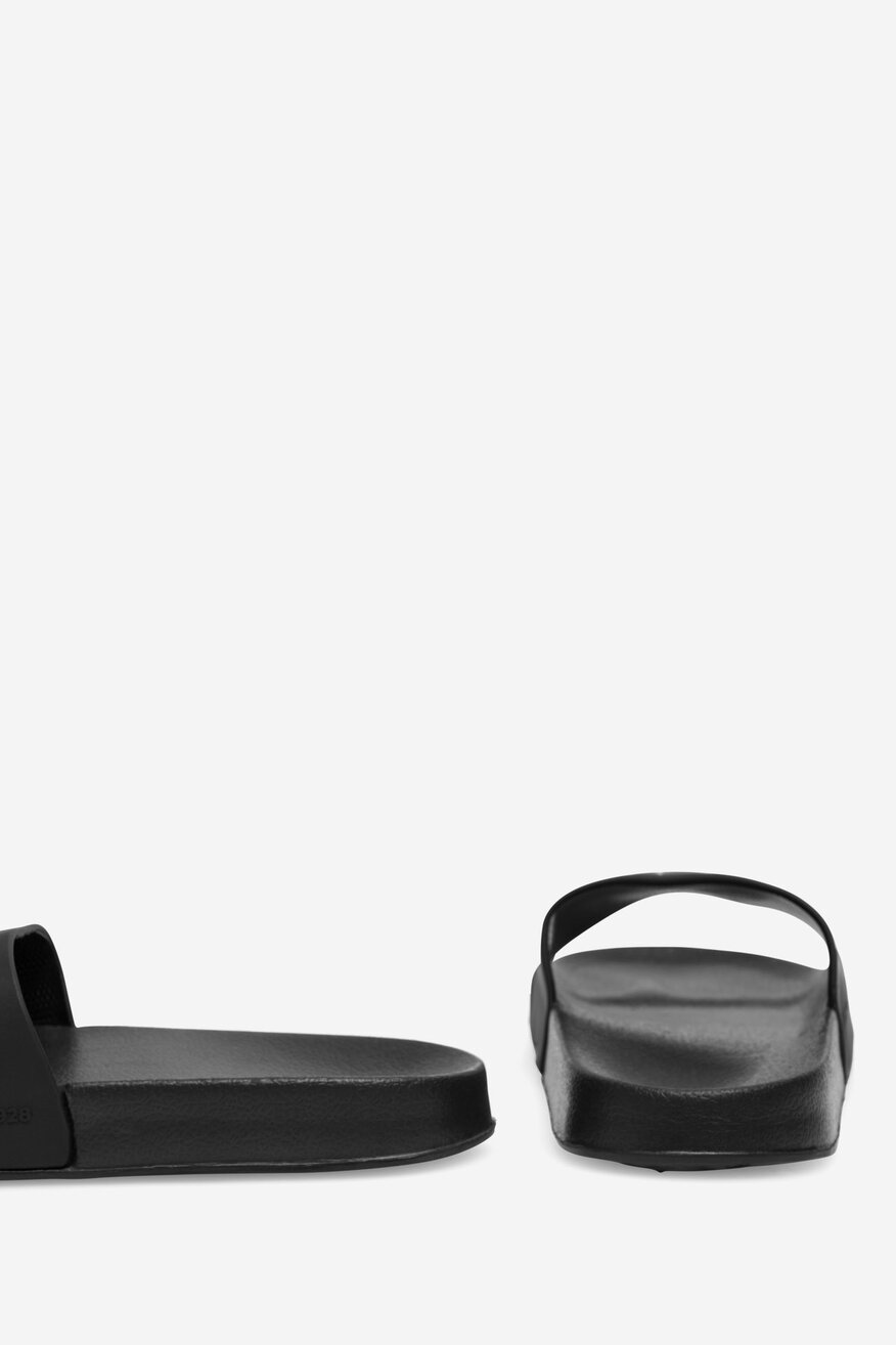 
                Șlapi pentru bazin Mickey&Friends NEGRU - 5905588422334