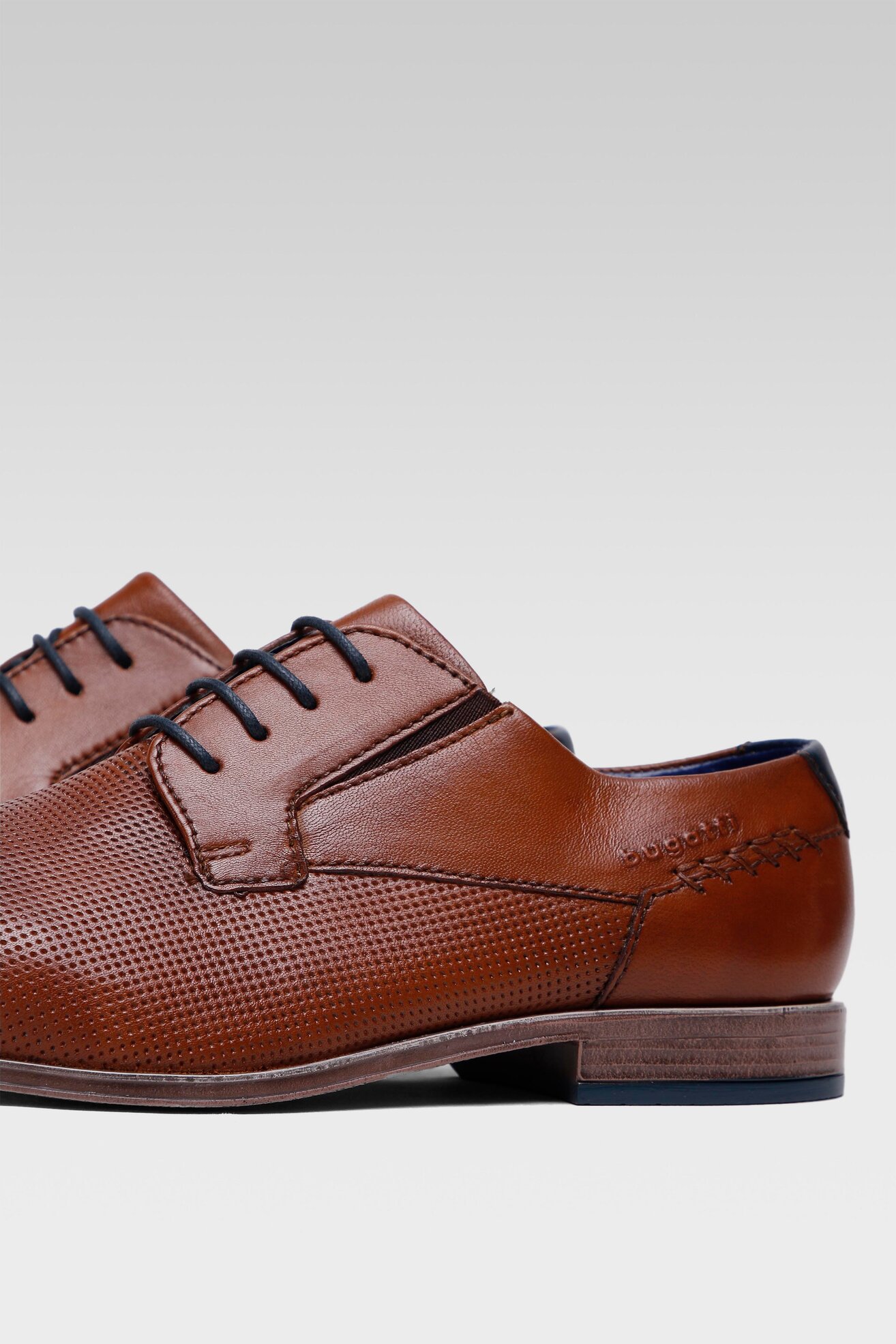 Półbuty Bugatti 313-A3S02-4000-6300 Brązowy