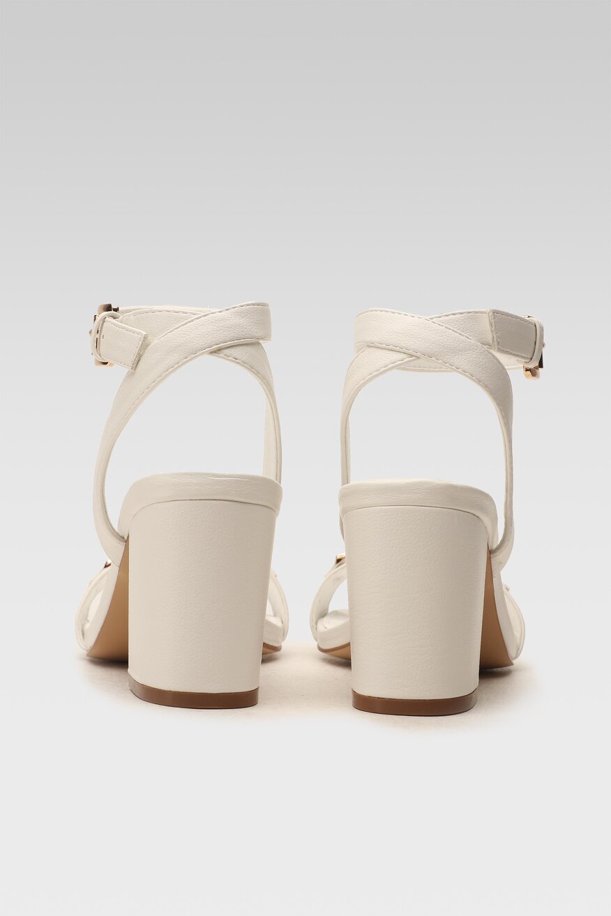 
                Quazi - Sandały na słupku - 5904248382940