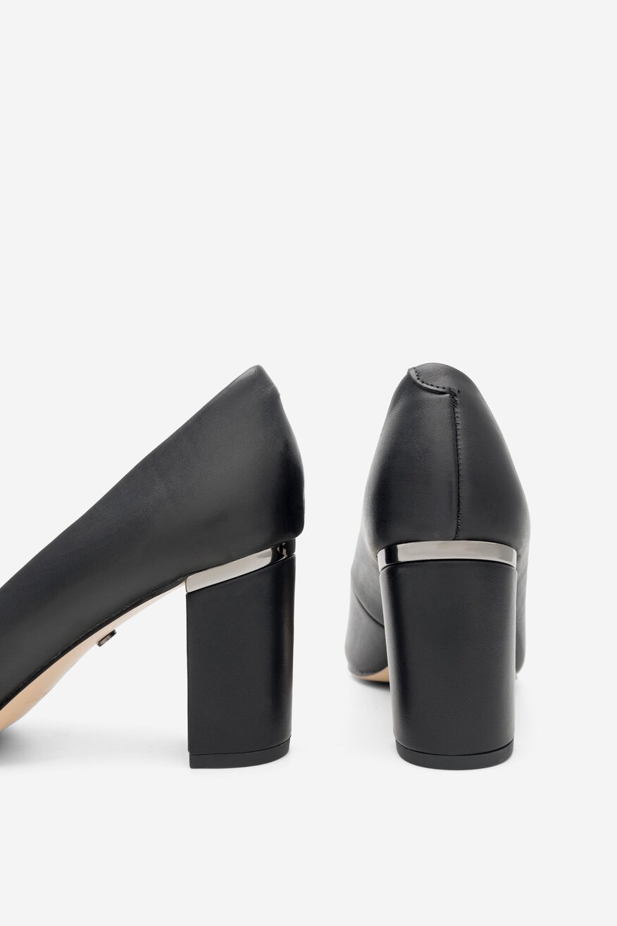 
                Lasocki - Skórzane sandały czarne - 5904862501093