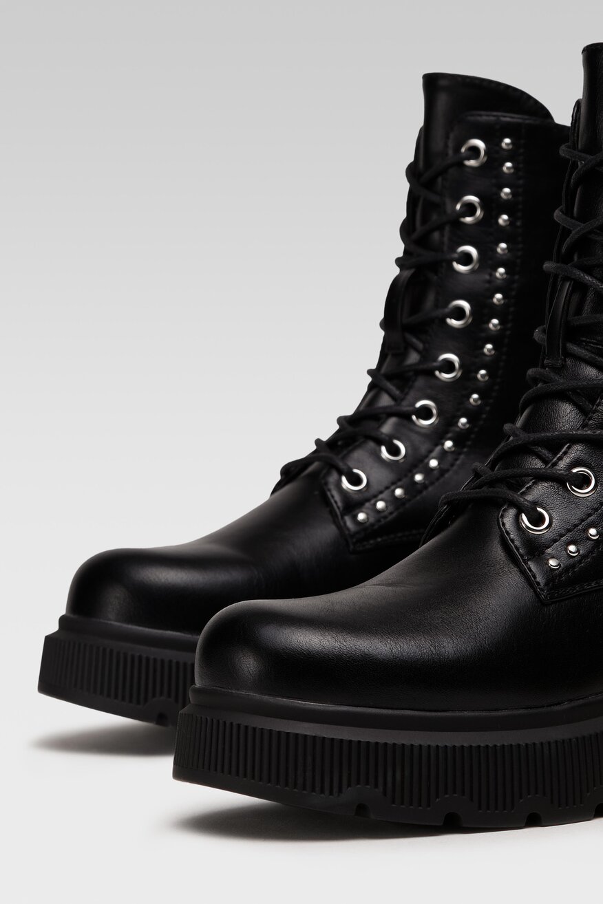 
                DeeZee - Trzewiki ozdobione dżetami - 5904862229560