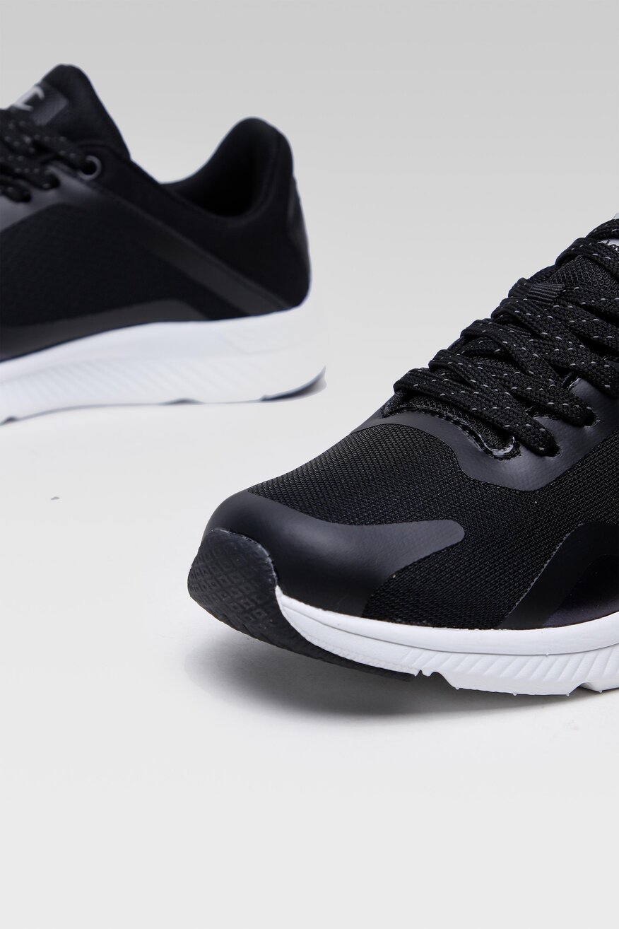 
                Champion - Obuwie sportowe czarne sznurowane - 5903698774985