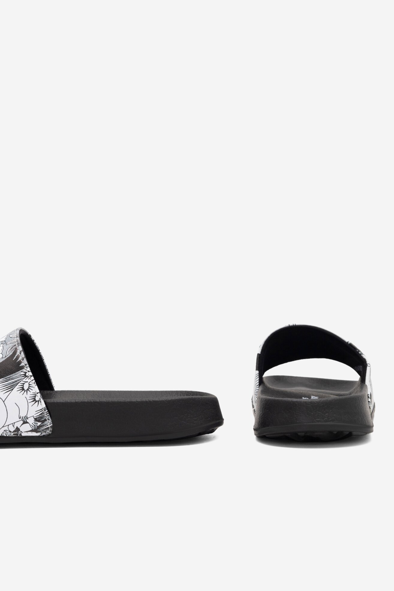 Klapki basenowe MOOMIN SS23-276MMN Czarny