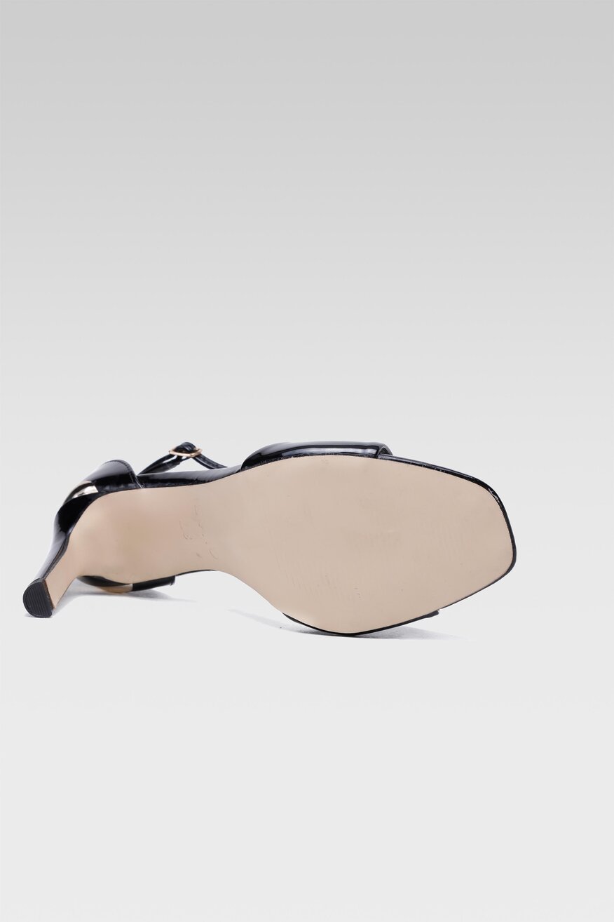 
                Quazi - Sandały na obcasie - 5904248414832