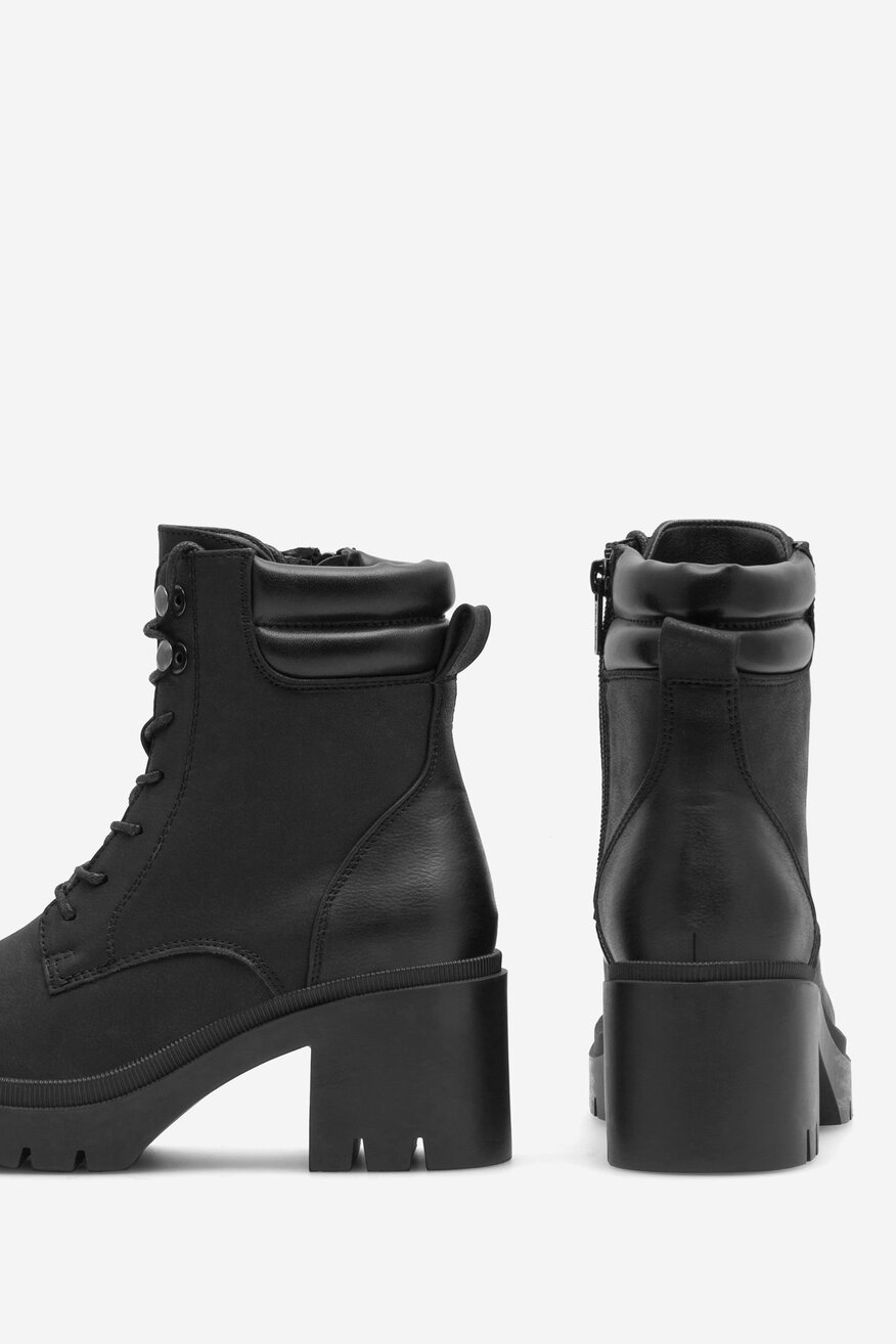 
                Clara Barson - Trzewiki na słupku - 5905588022589