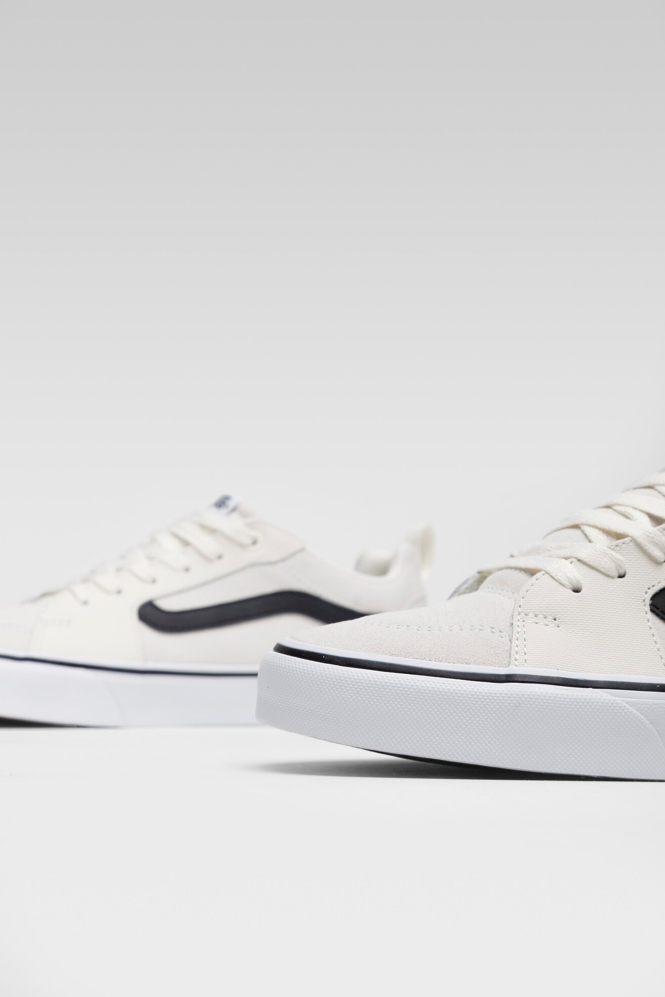 Trampki Vans FILMORE VN0A3MTJAK61 Biały