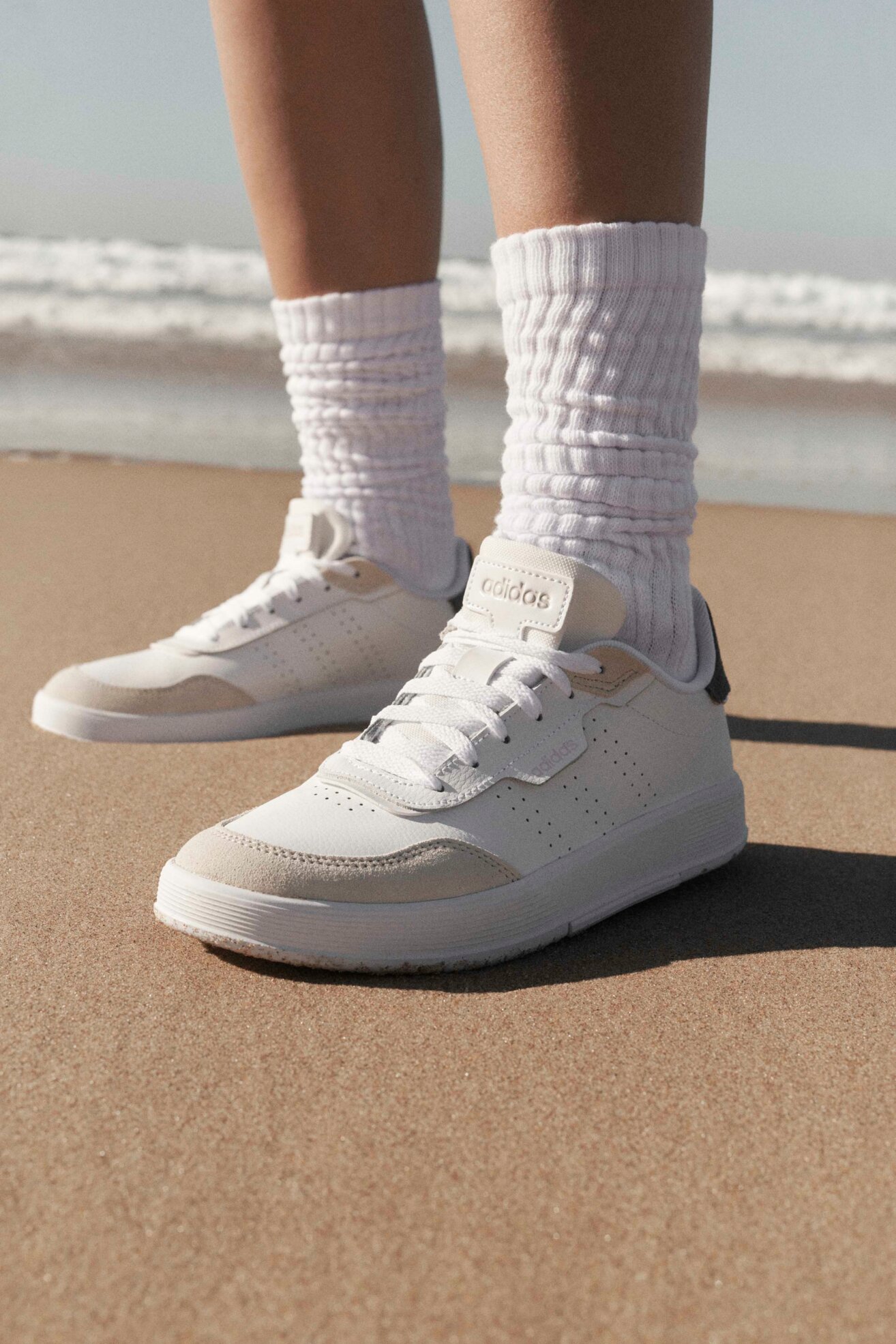 Obuwie sportowe adidas COURTROOK FY5933 Biały