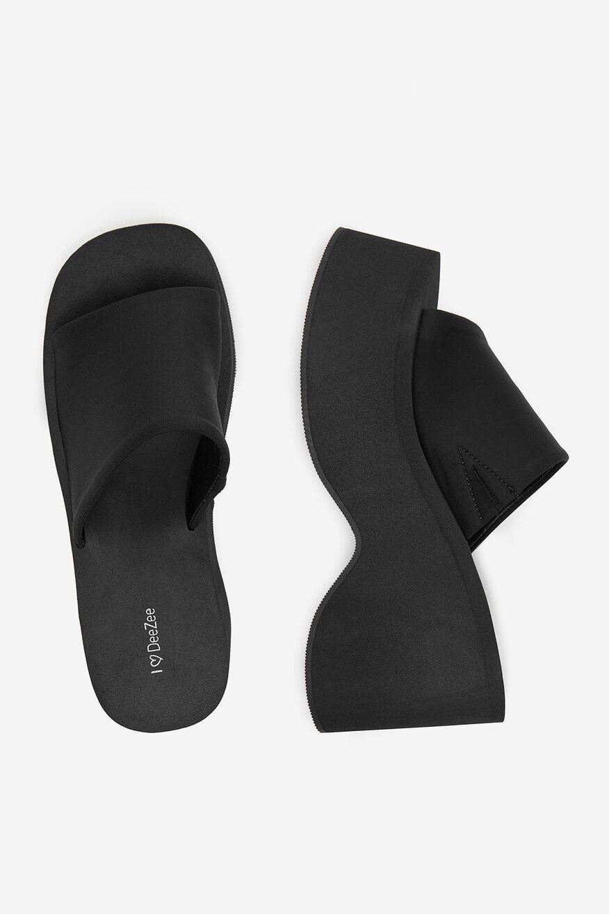 
                Шльопанець DeeZee ЧОРНИЙ - 5906751114513