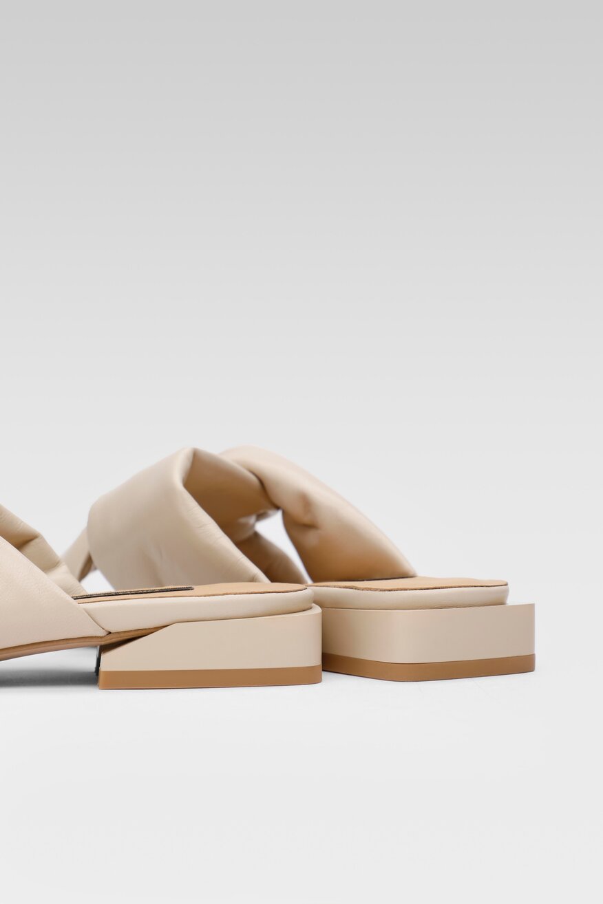 
                Gino Rossi - Skórzane klapki beżowe - 5904248441937