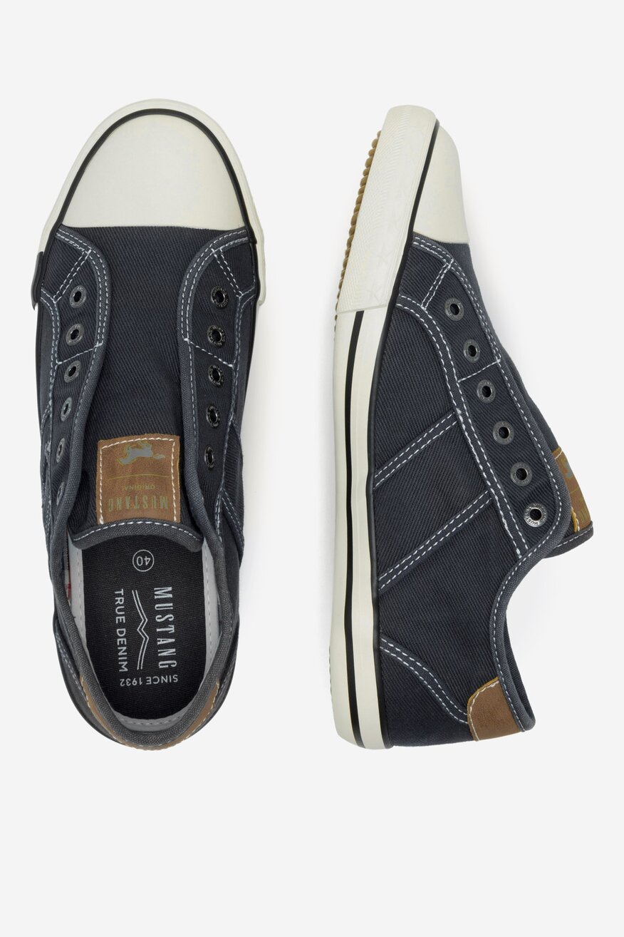 
                Mustang - Trampki - 5903419832888