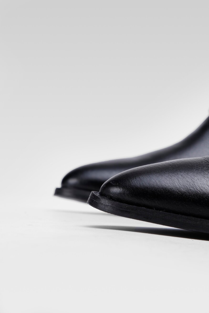 
                Badura - Skórzane kowbojki czarne - 5904248018474