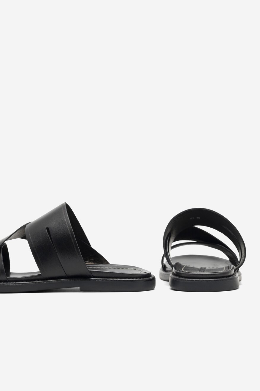 
                Gino Rossi - Skórzane klapki czarne - 5904862863948