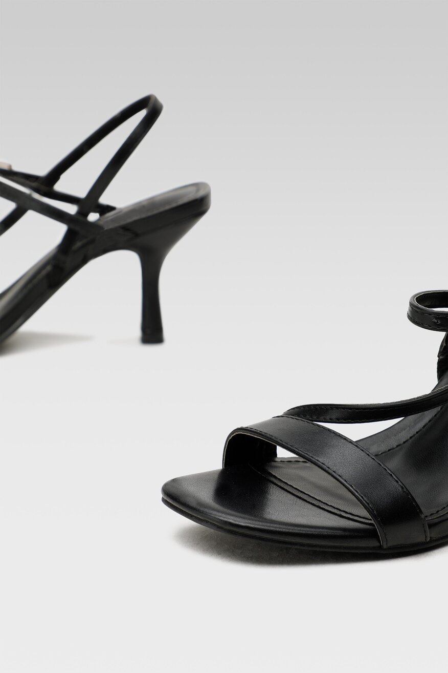 
                Jenny Fairy - Sandały na obcasie - 5904248701444