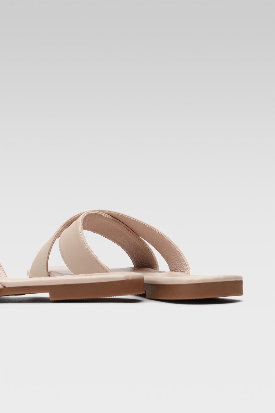 
                Bassano - Klapki beżowe - 5904862835556