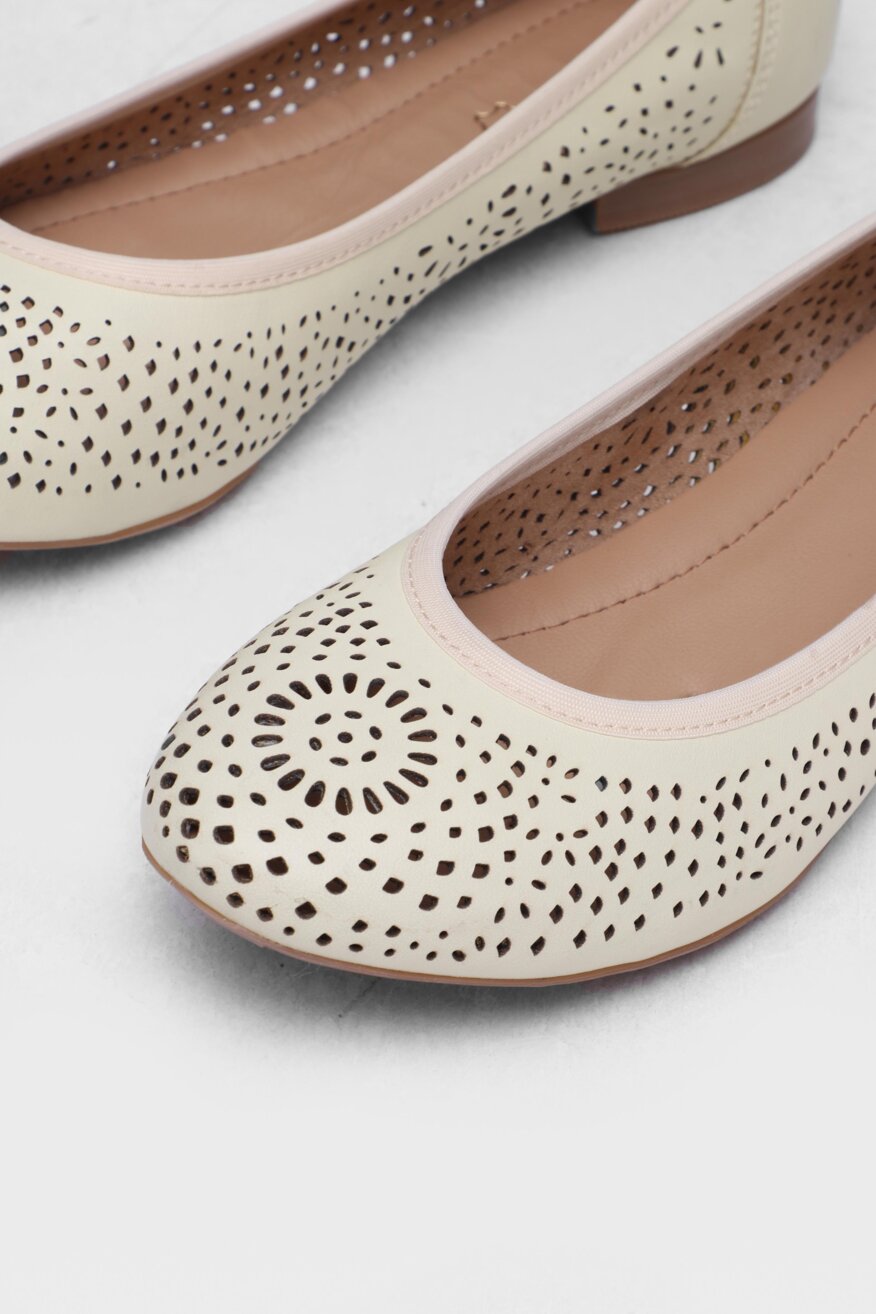 
                Lasocki - Skórzane baleriny ażurowe - 5903698341705