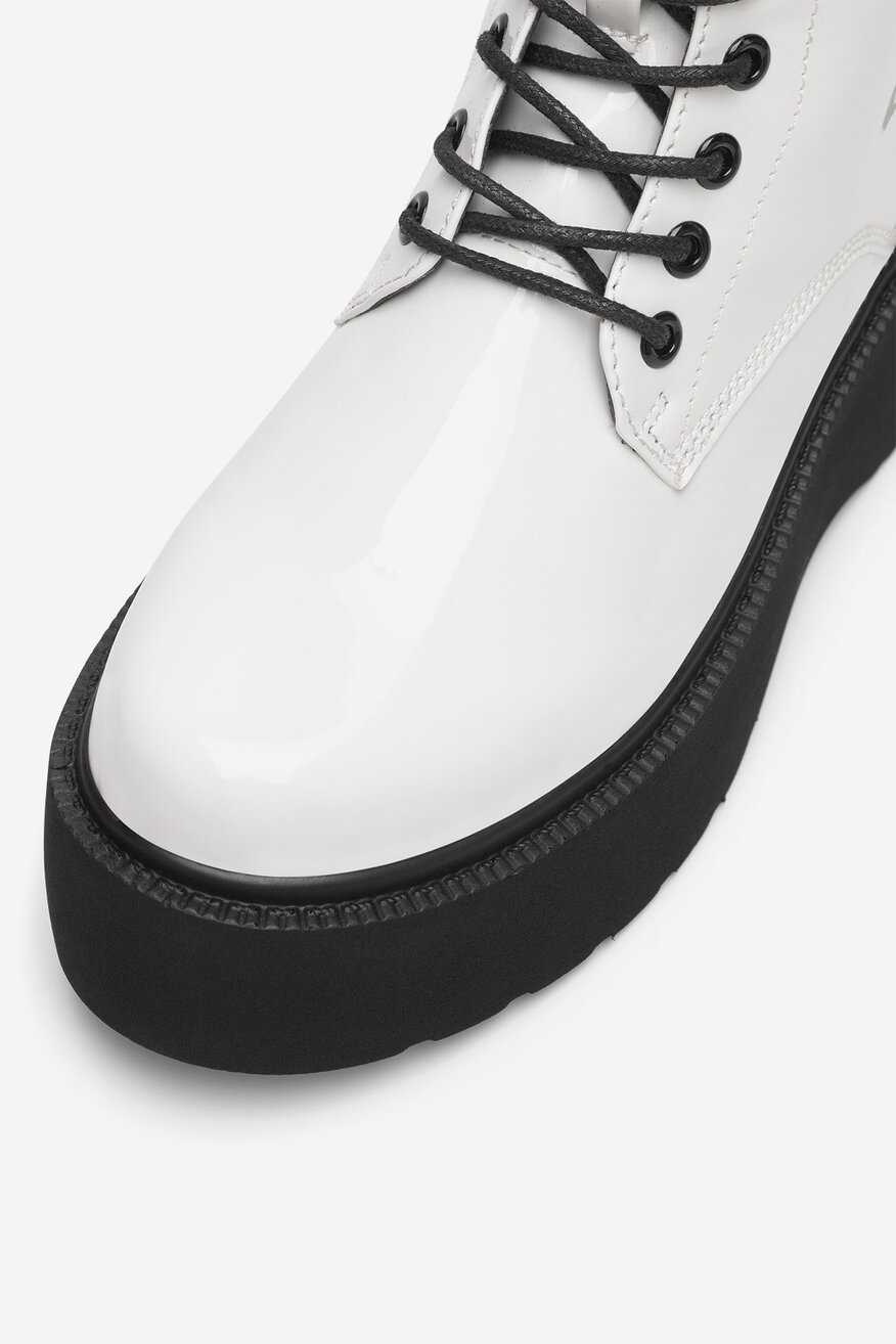 
                Боти DeeZee БЯЛ - 5905588846086