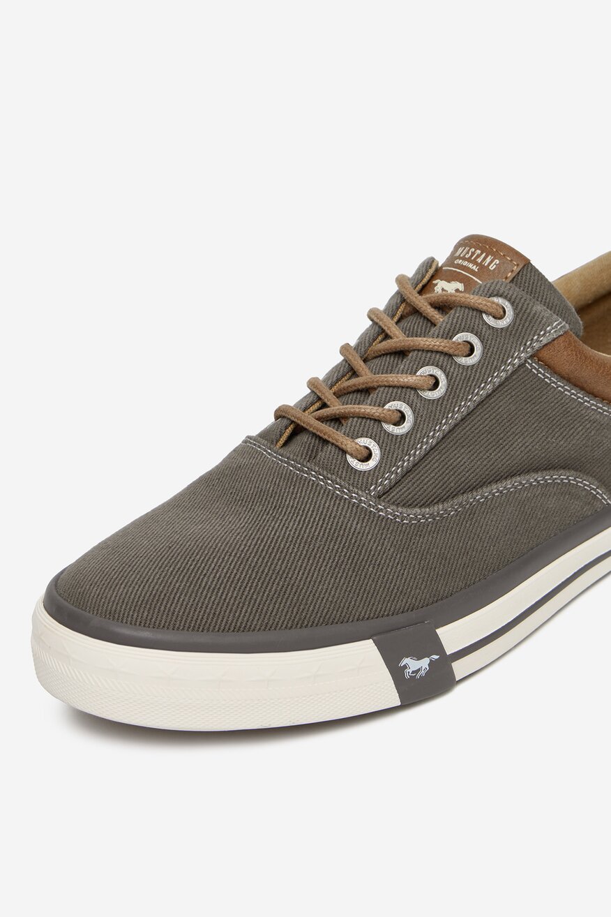 
                Mustang - Trampki - 5903419833359