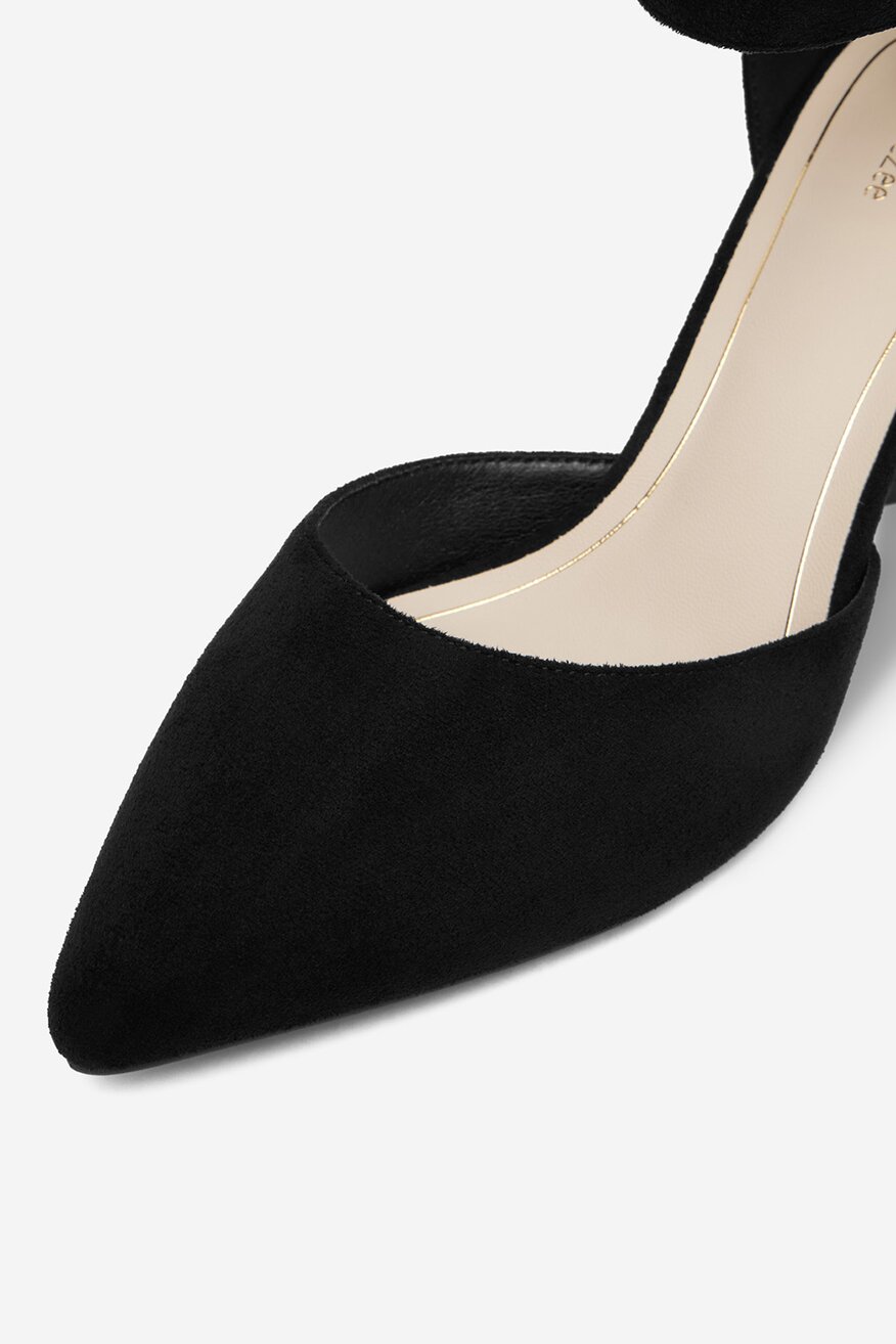 
                Körömcipő DeeZee FEKETE - 5906751933794