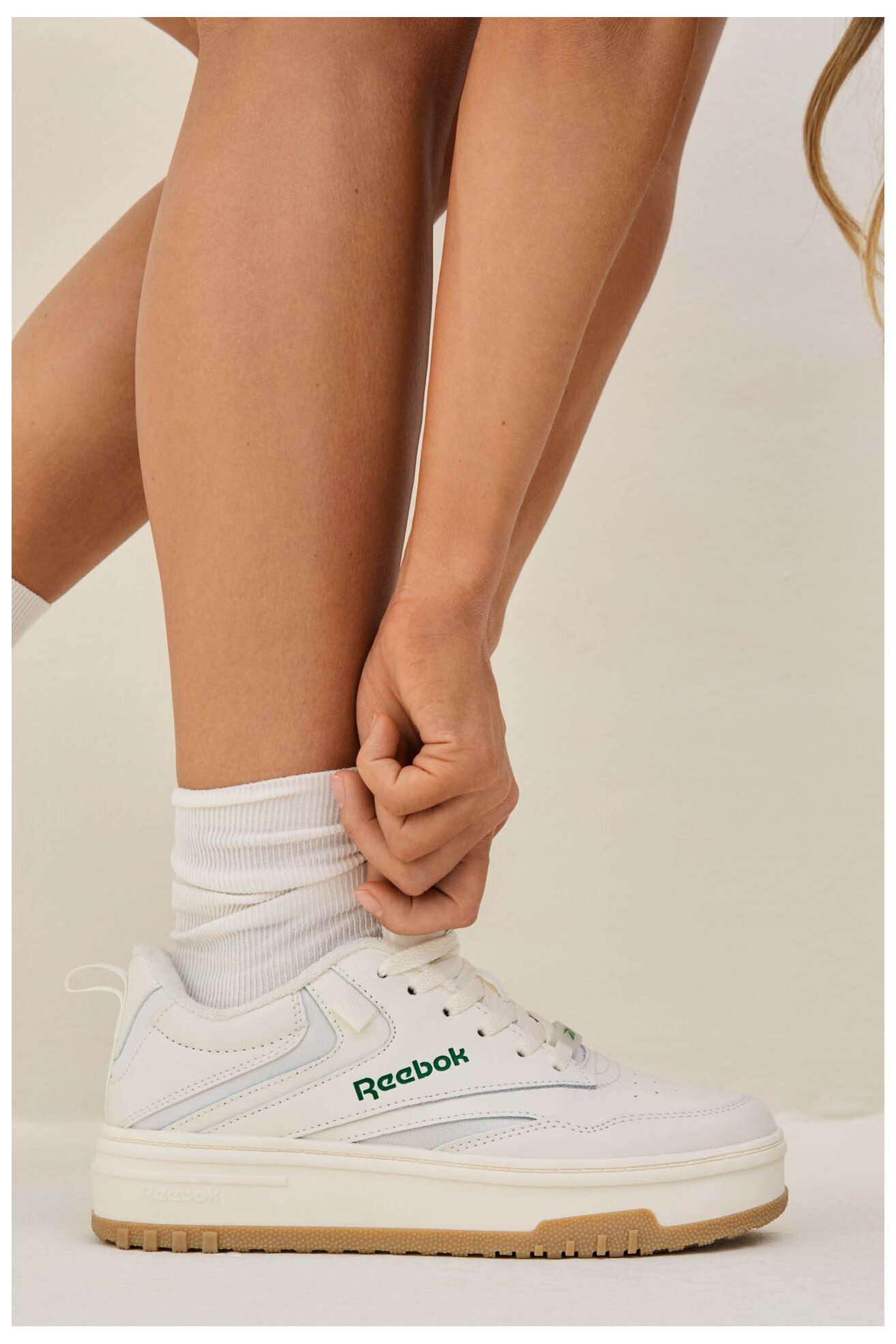 Sportovní obuv Reebok REE VAMP AR30240WCG KRÉMOVÁ