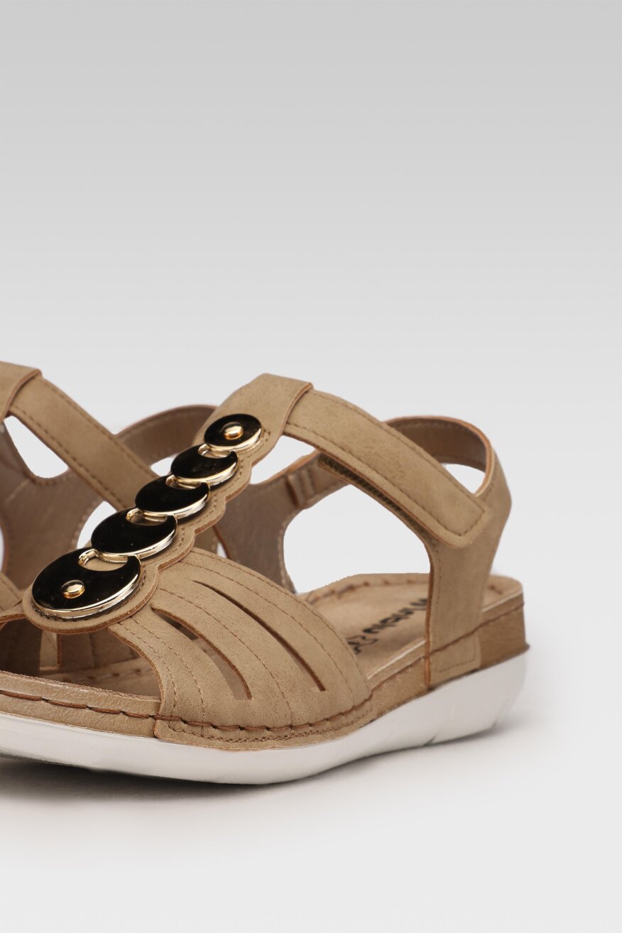 
                Inblu - Sandały z aplikacją beżowe - 5903698500638