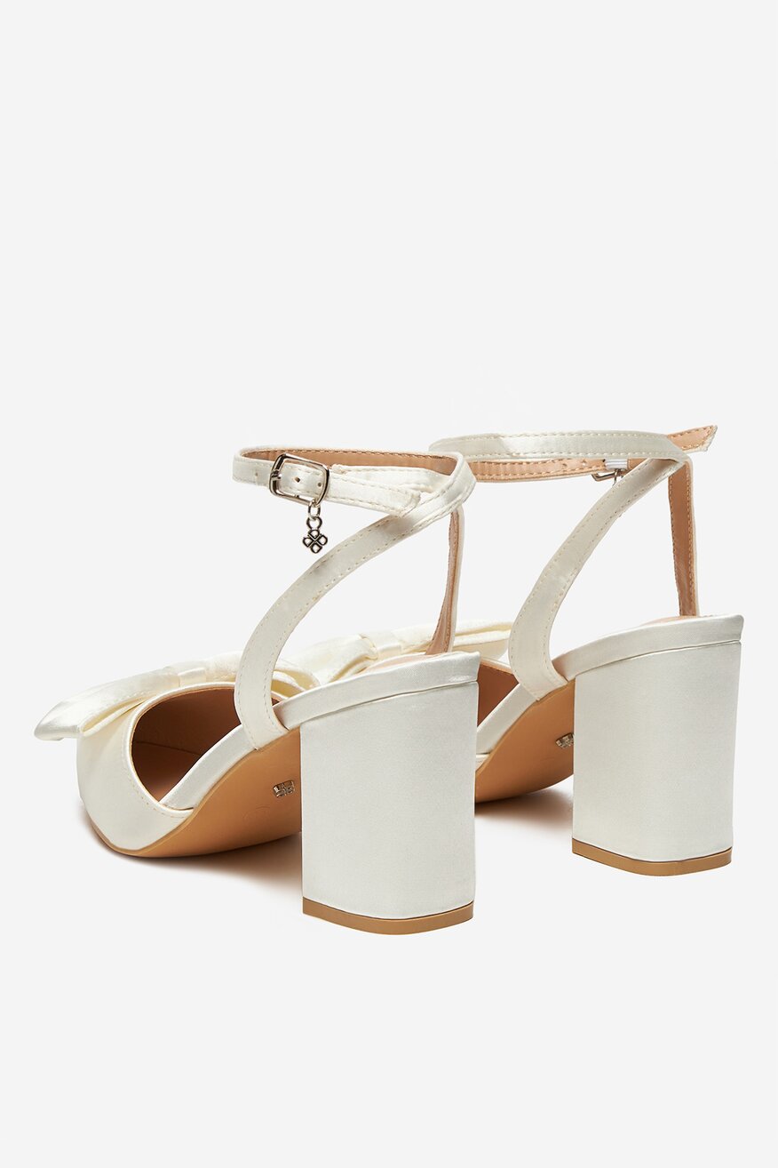 
                DeeZee - Czółenka na słupku - 5906751109984