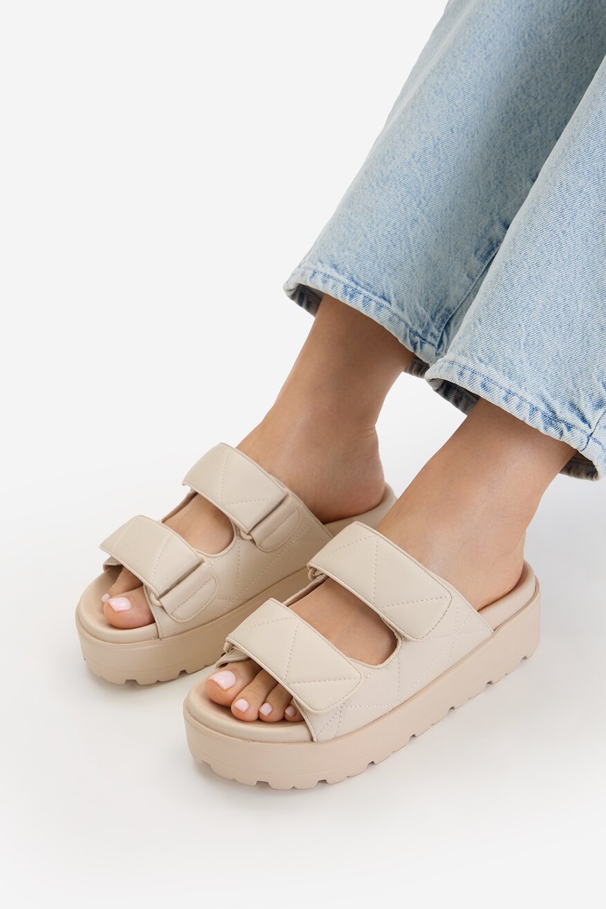 
                DeeZee - Klapki - 5906751779187