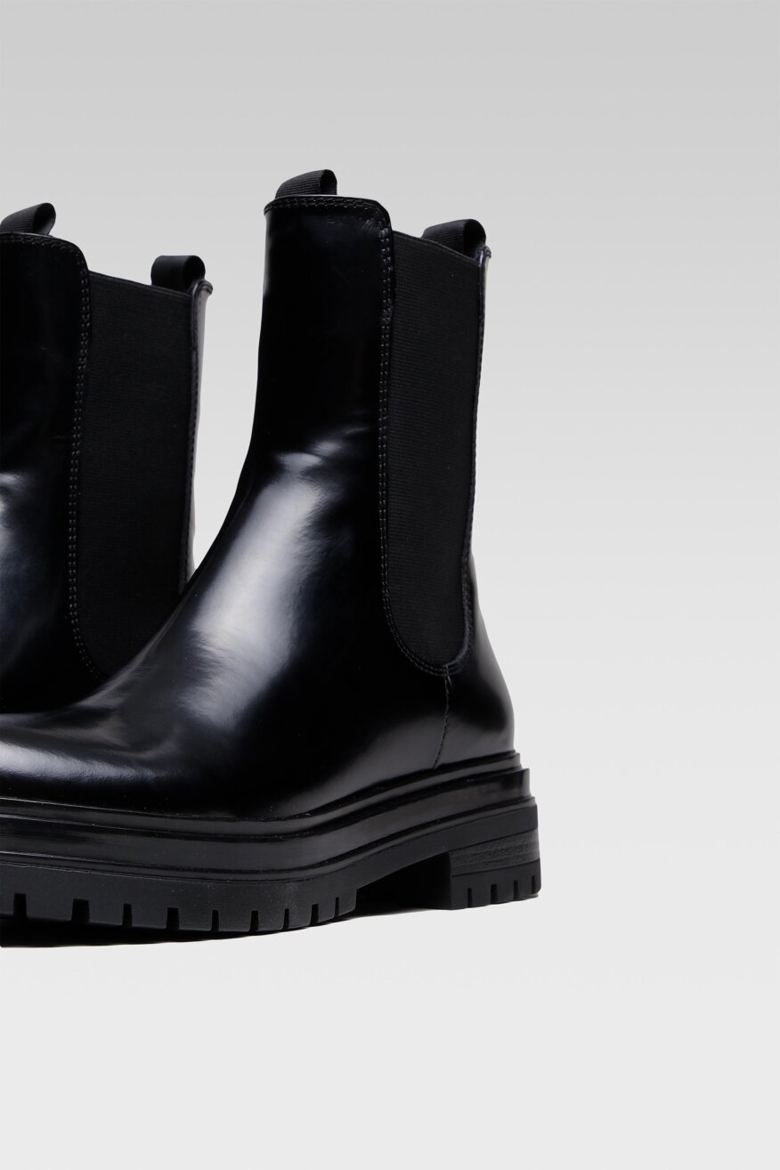 
                Badura - Skórzane botki czarne - 5903698831091