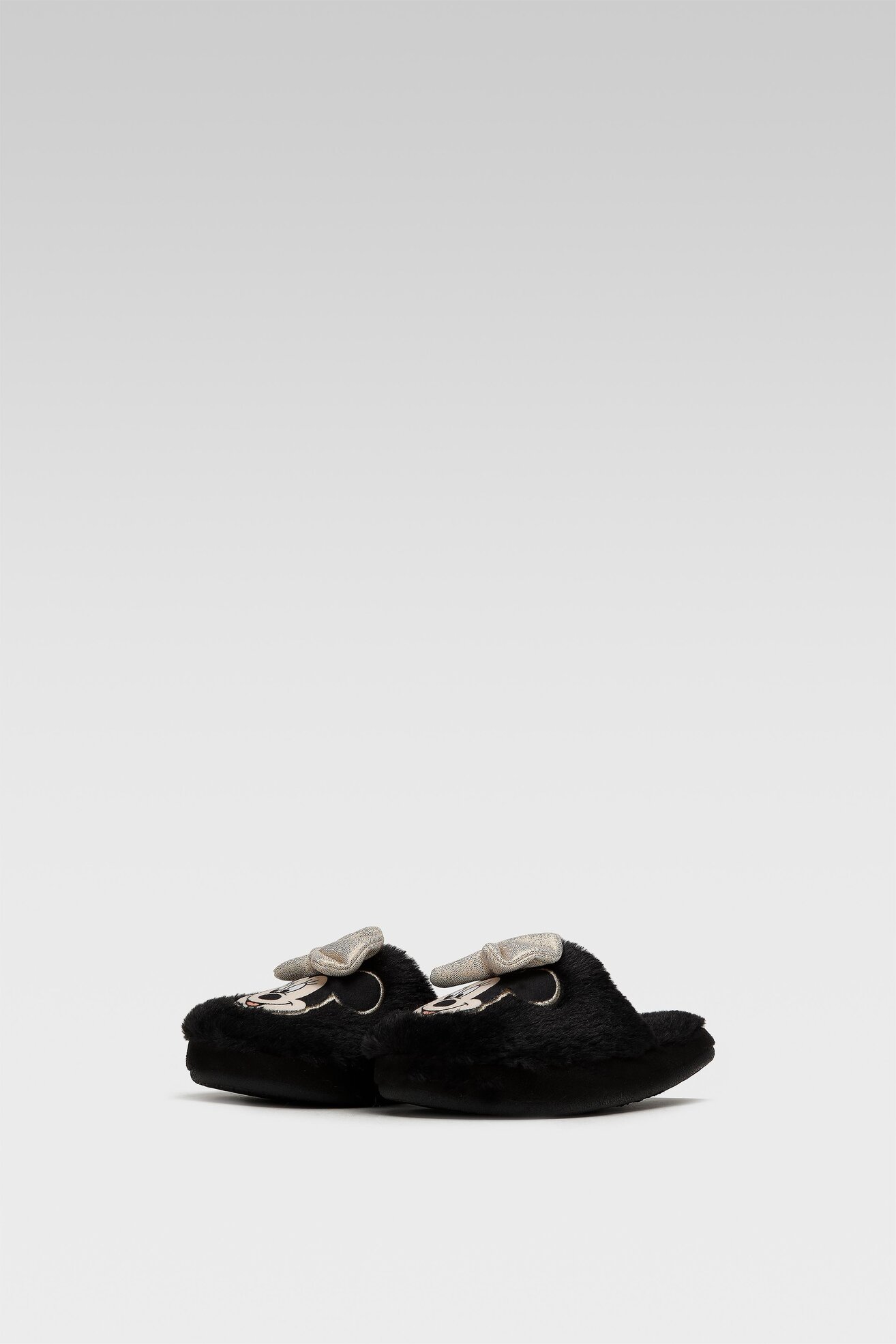 Papuci de casă Minnie Mouse AW22-125DSTC NEGRU