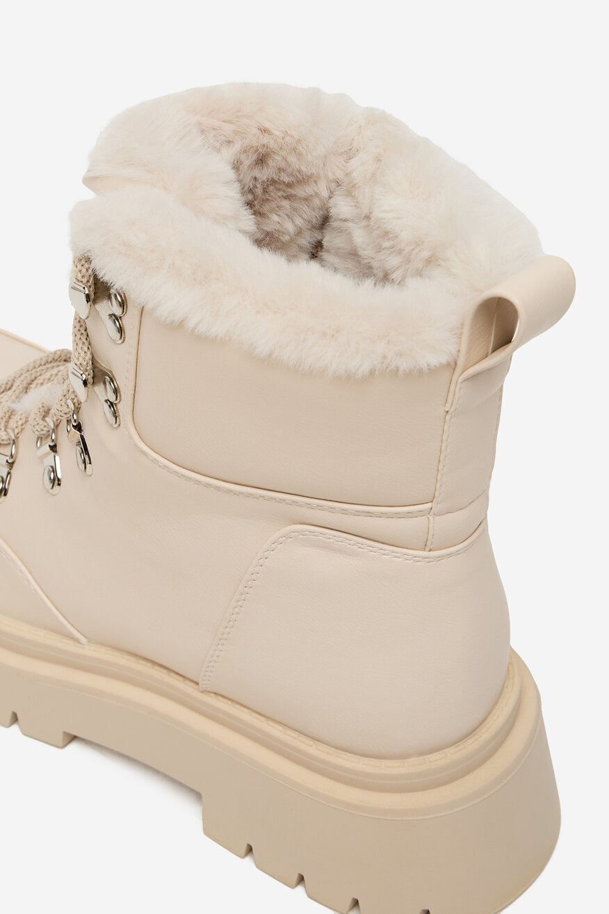 
                Боти DeeZee БЕЖОВ - 5904410885927