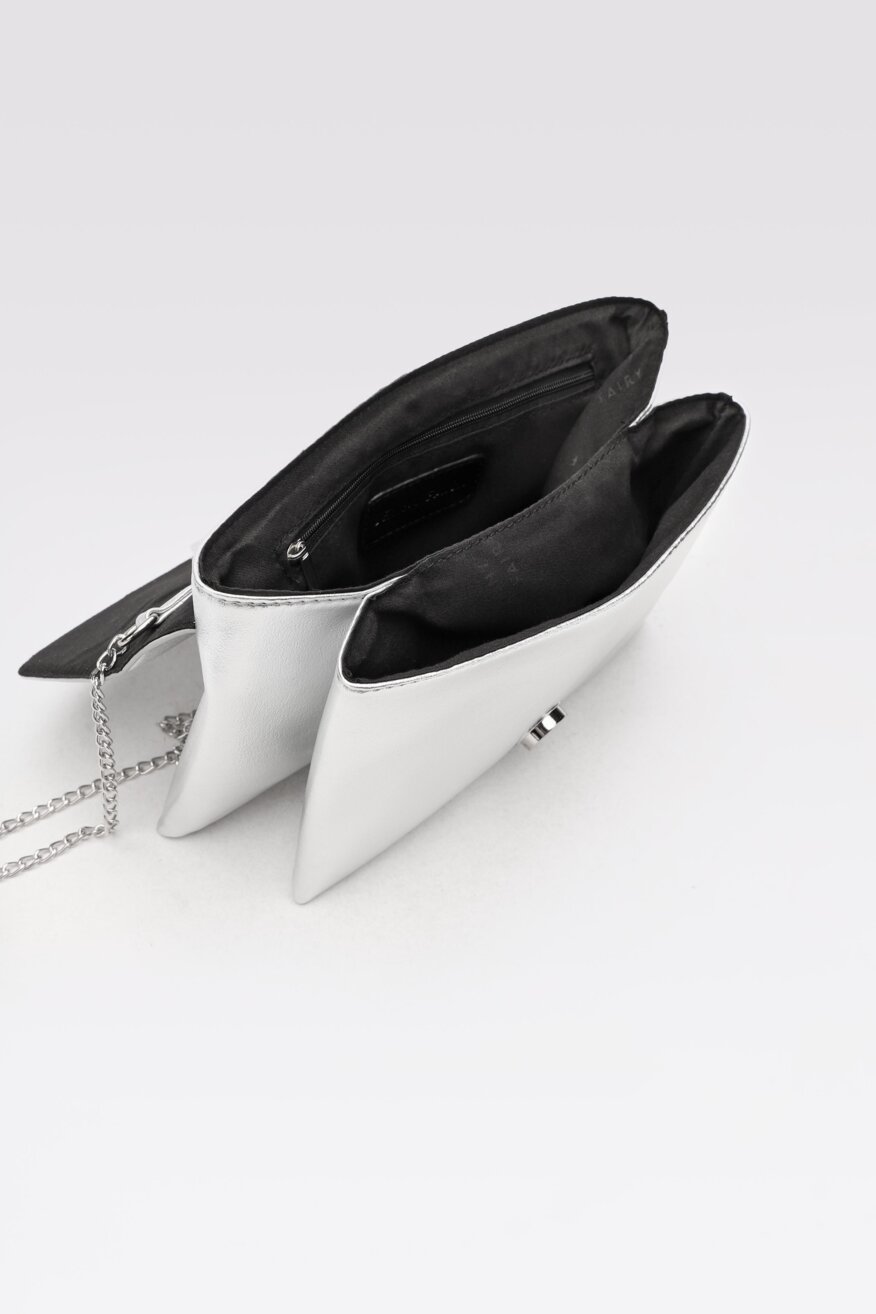 
                Jenny Fairy - Torebka metaliczna srebrna - 5903698185736