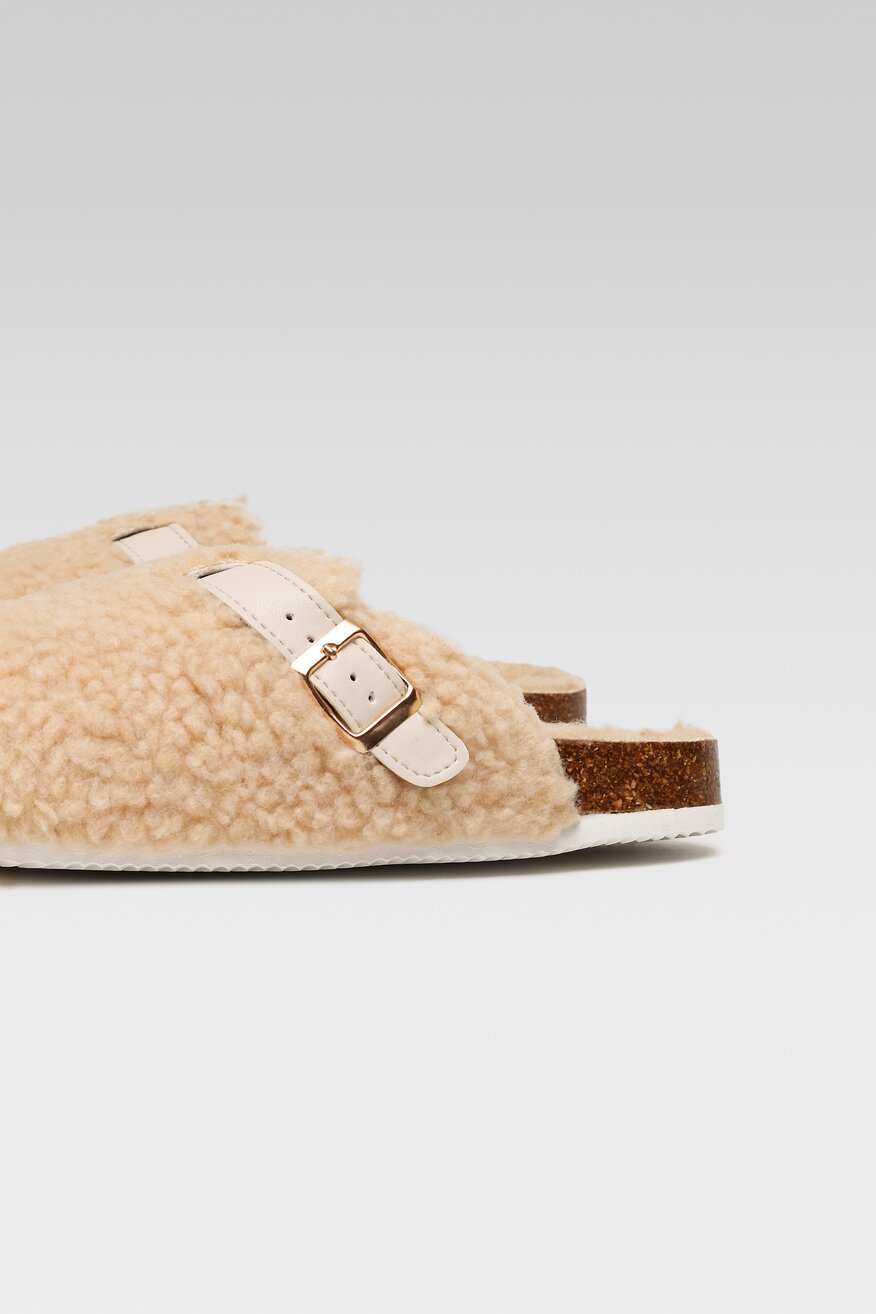 
                Home&Relax - Kapcie z futerkiem - 5904248837754