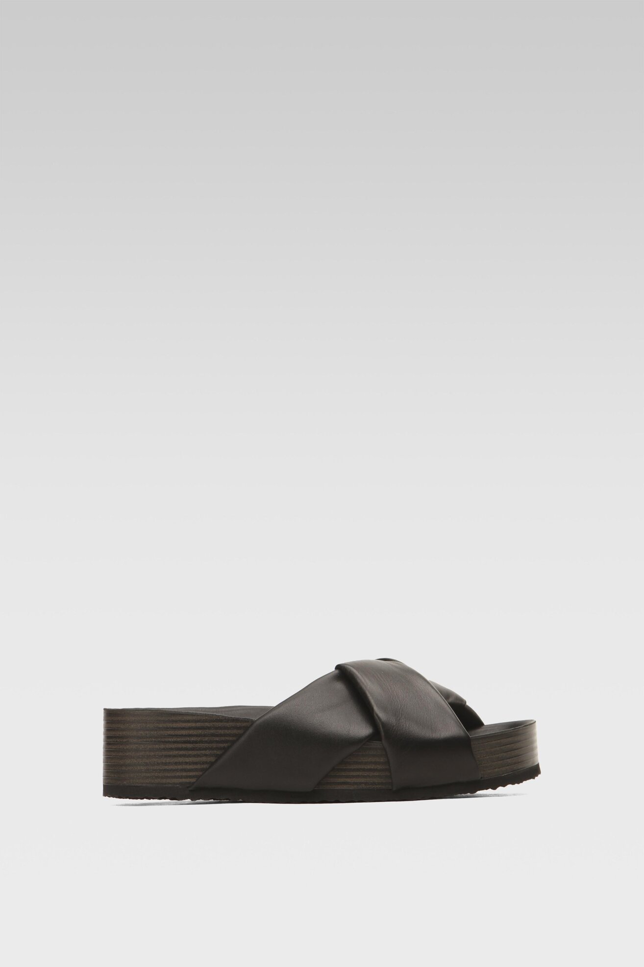 Klapki Gino Rossi 22SS21 Czarny