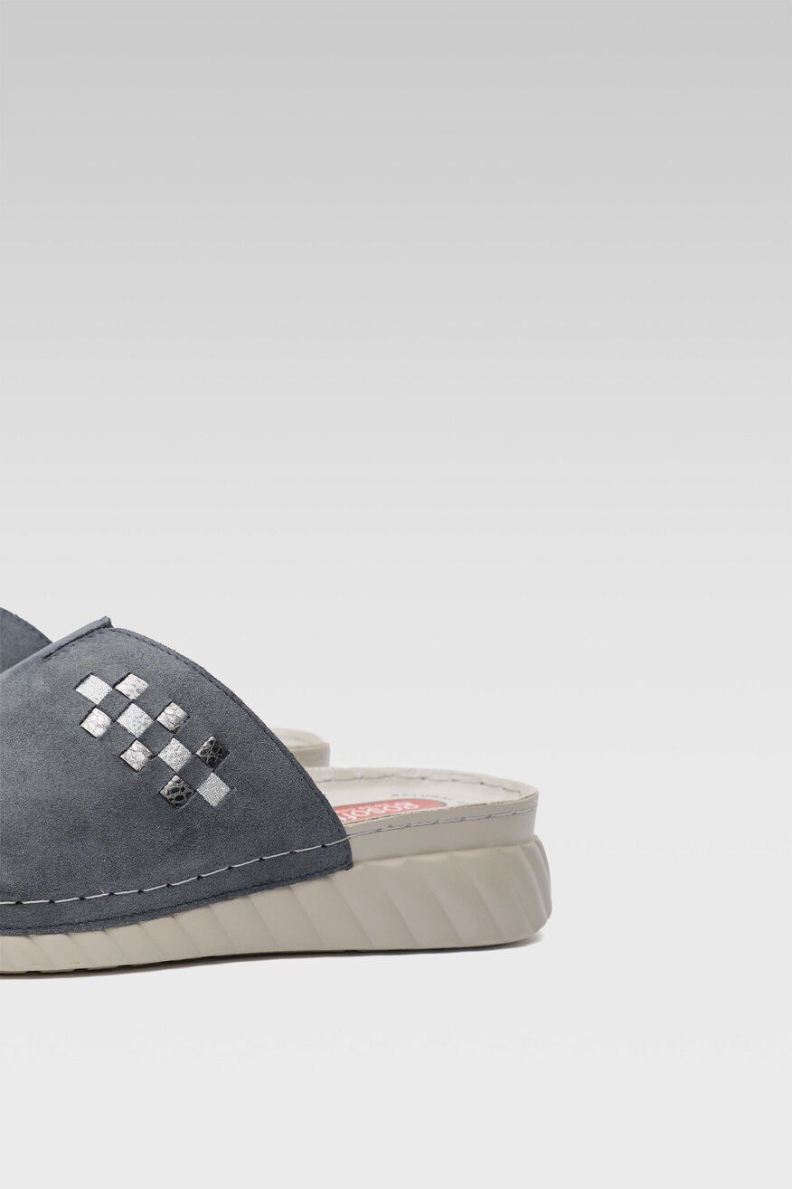 
                Go Soft - Skórzane klapki granatowe - 5904248693039