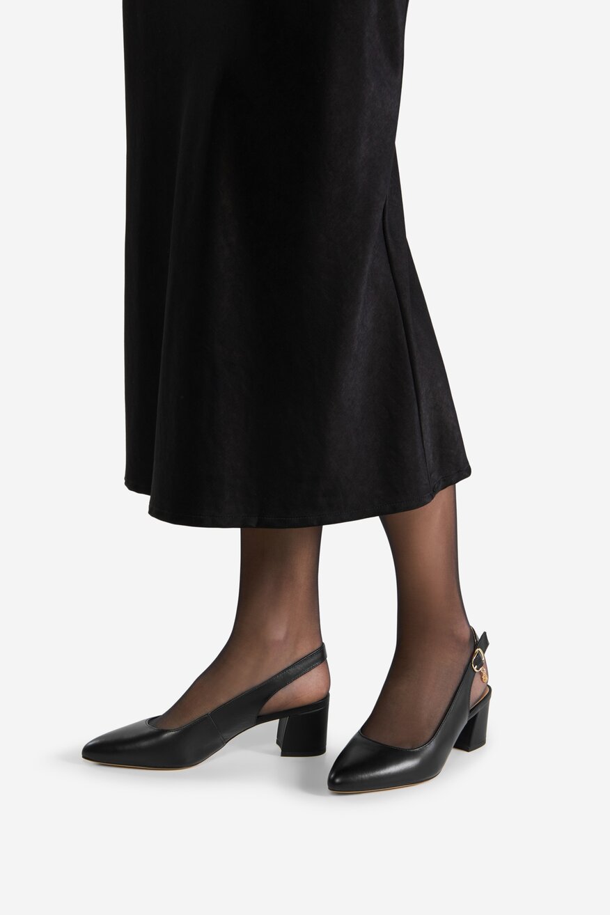 
                Körömcipő Lasocki FEKETE - 5903419782060