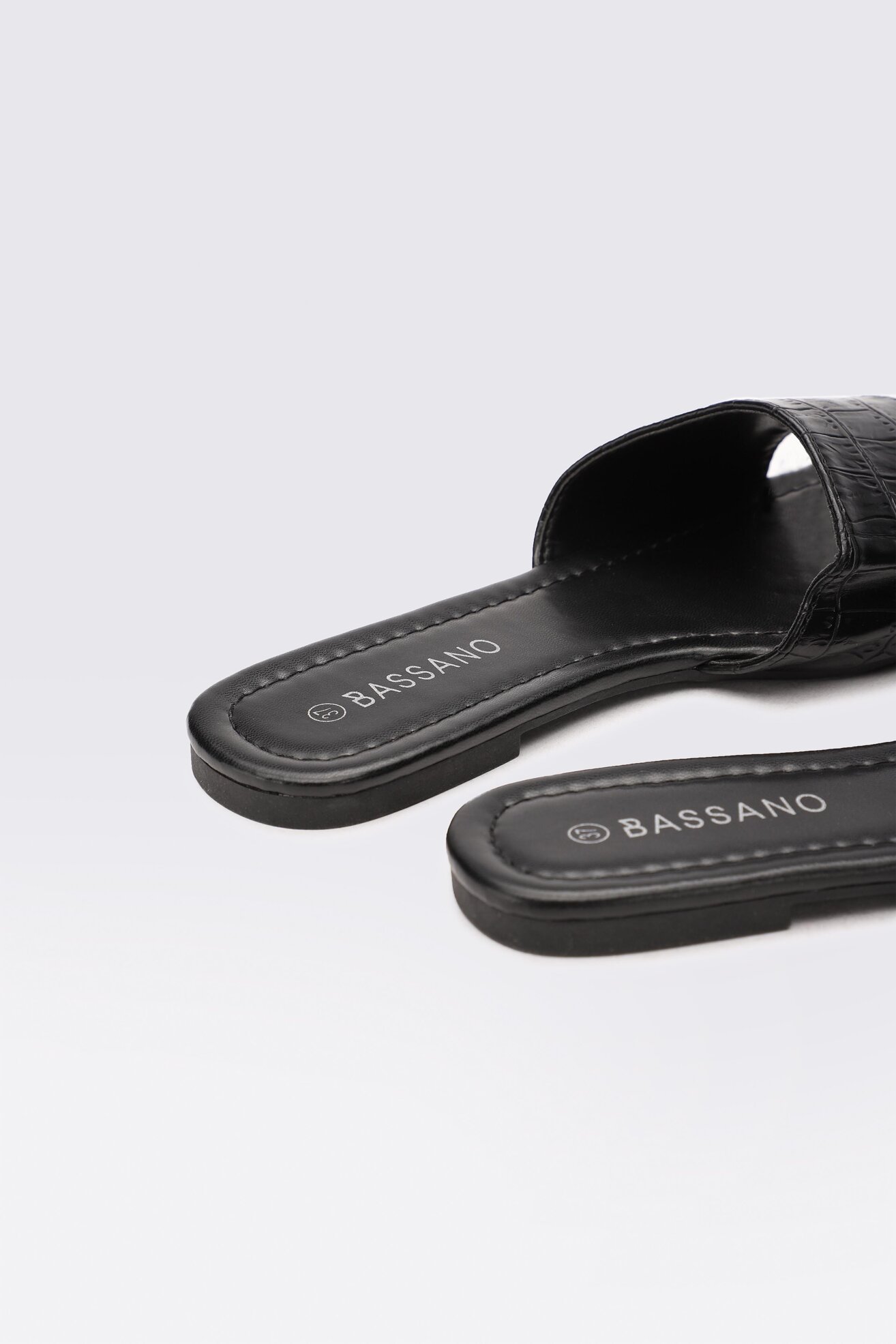 Papuče Bassano WFA1074-1 CRNA