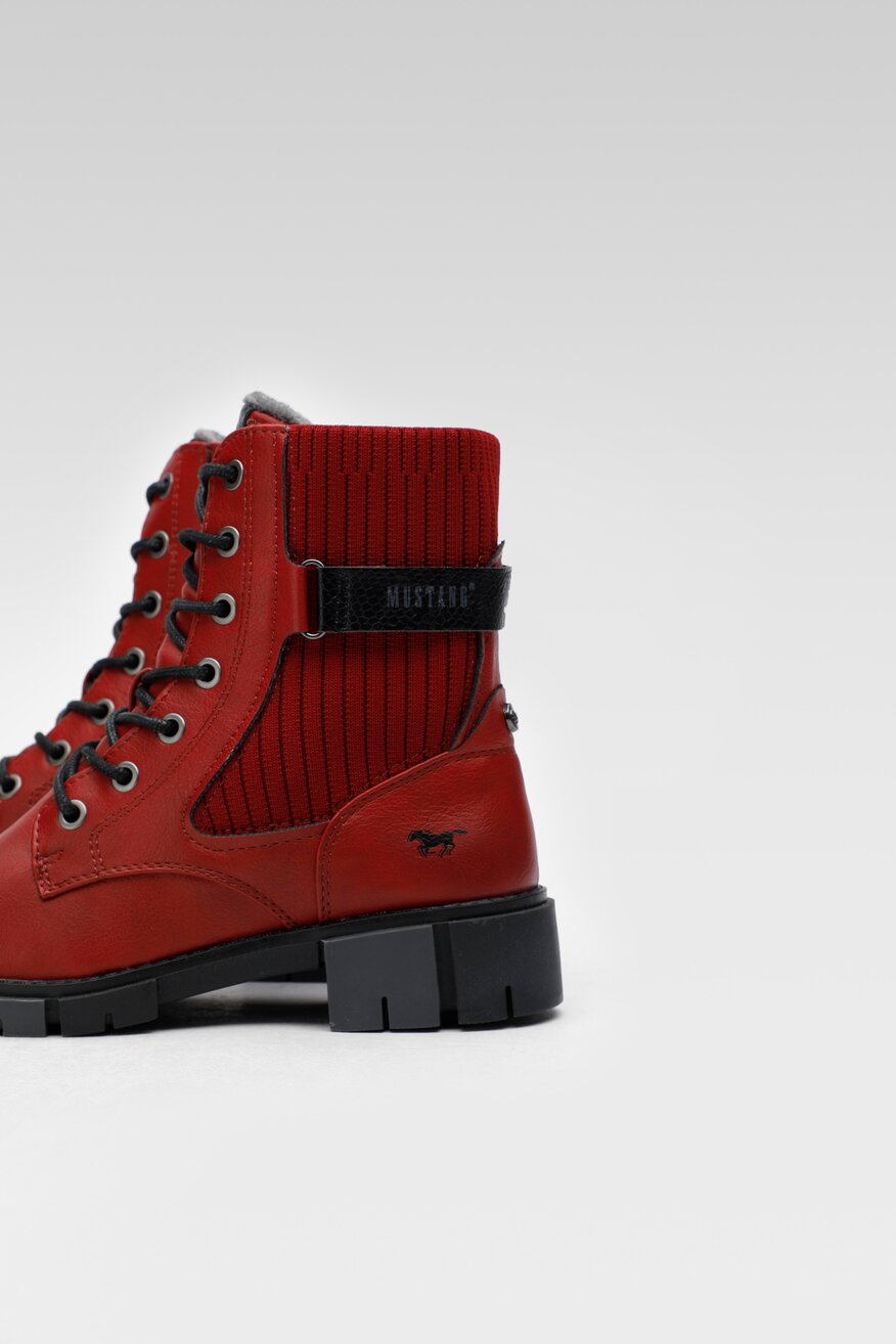 
                Csizma Mustang PIROS - 5904862165011